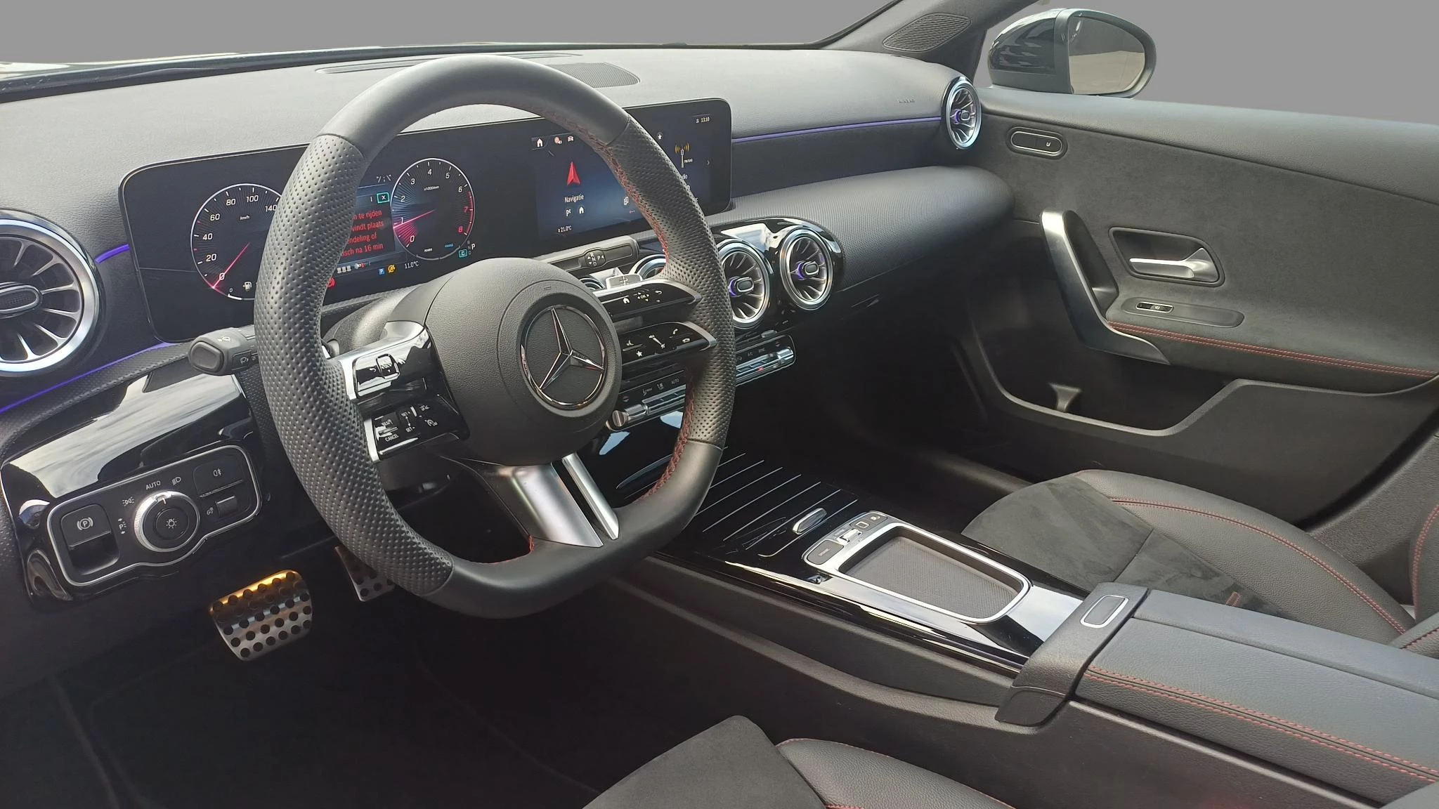 Mercedes-Benz A-Klasse 180 Star Edition Limousine + PANORAMISCH DAK + MULTIBEAM + CARPLAY +