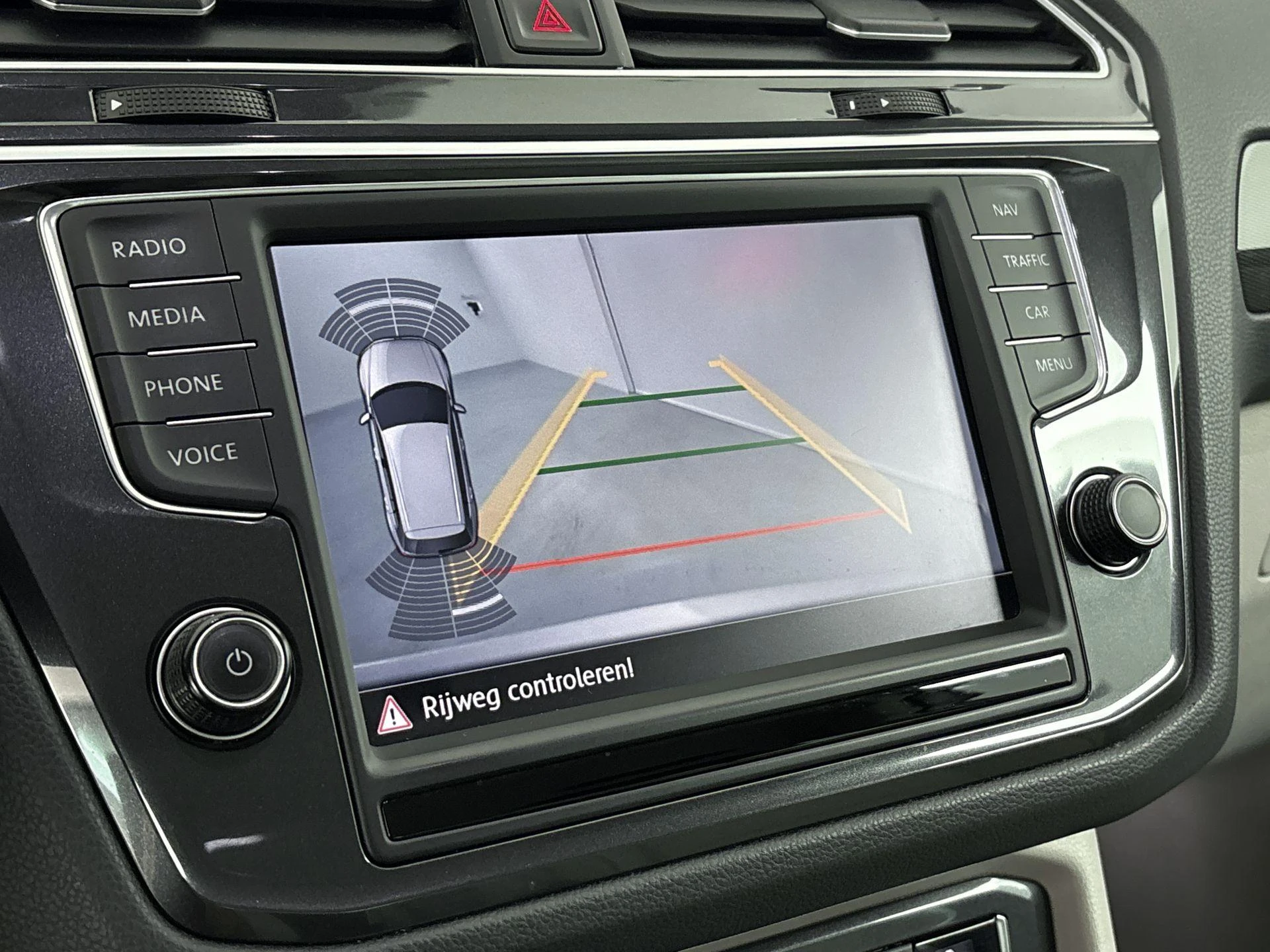 Volkswagen-Tiguan-image-11