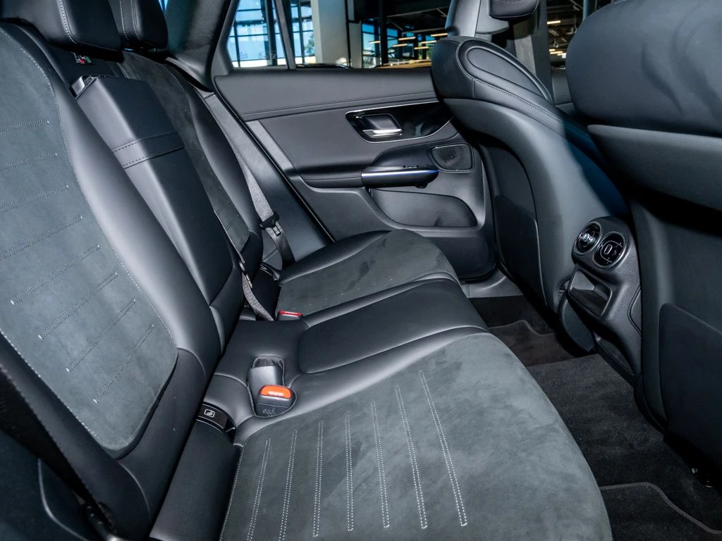 Mercedes-Benz-GLC 300 d-image-12
