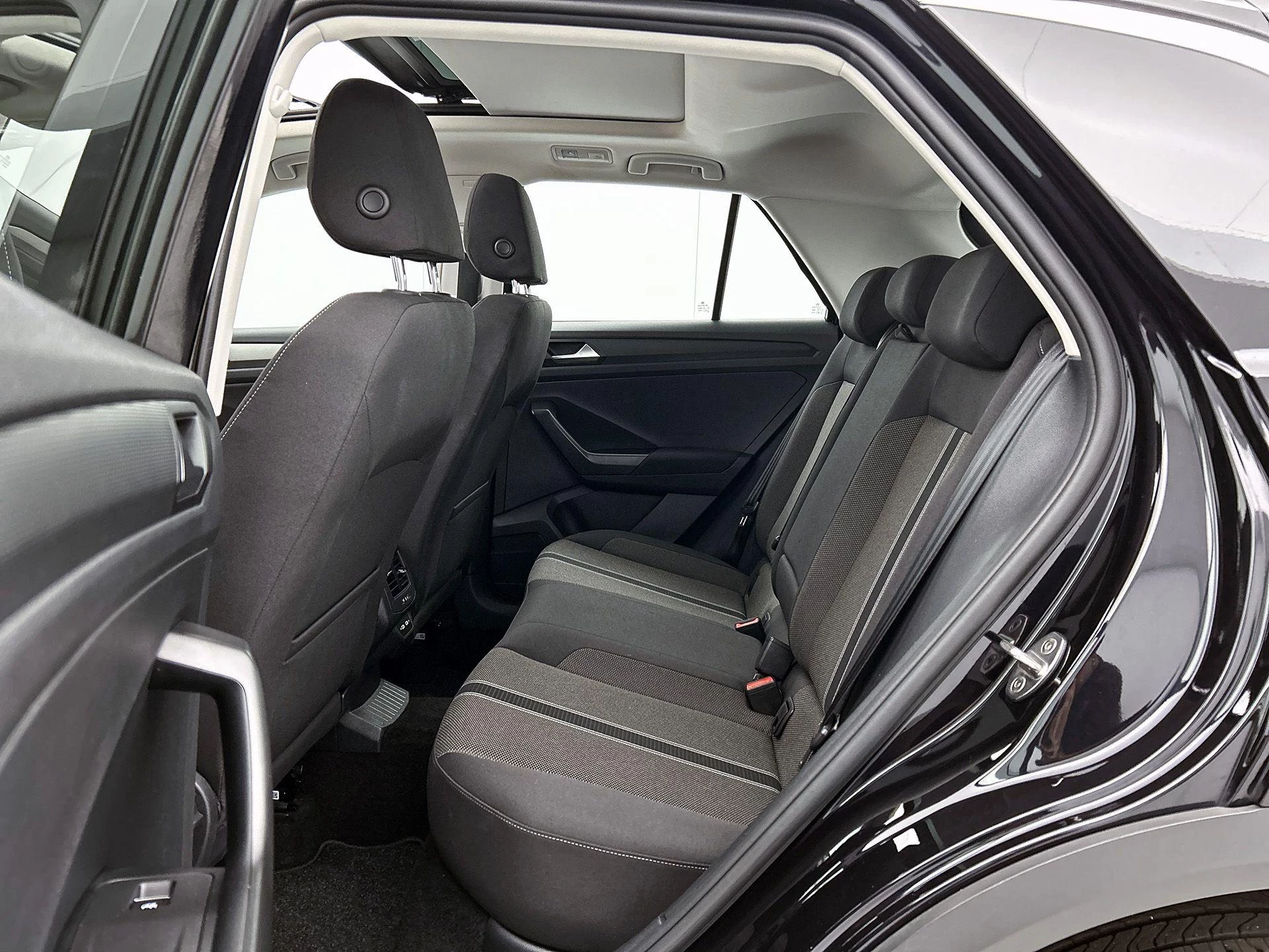 Volkswagen-T-Roc-image-25