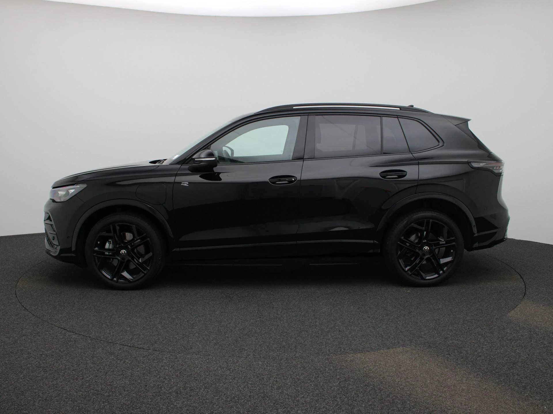 Volkswagen-Tiguan-image-3