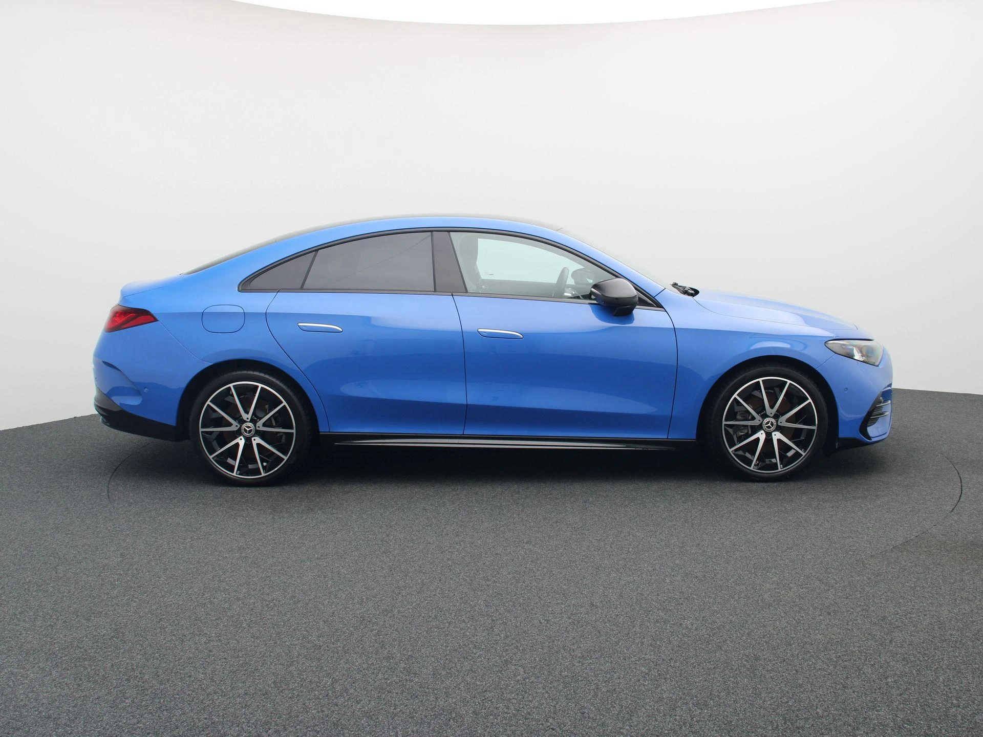Mercedes-Benz-CLA-image-5