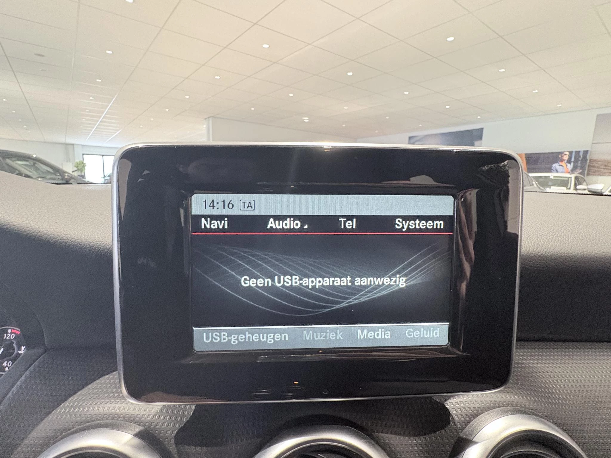 Mercedes-Benz-A-Klasse-image-20