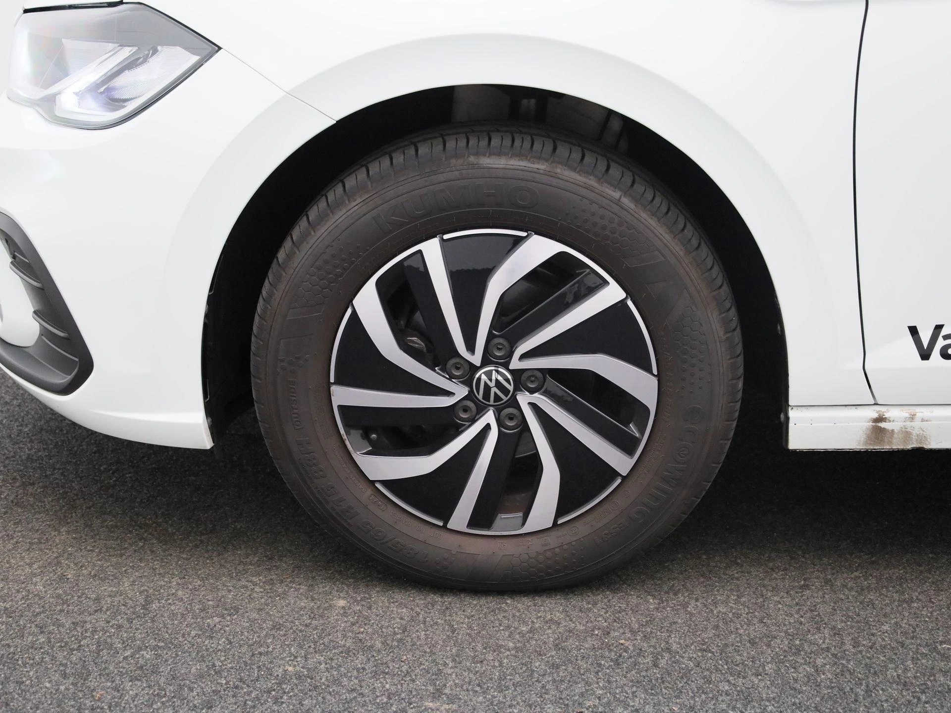 Volkswagen-Polo-image-13