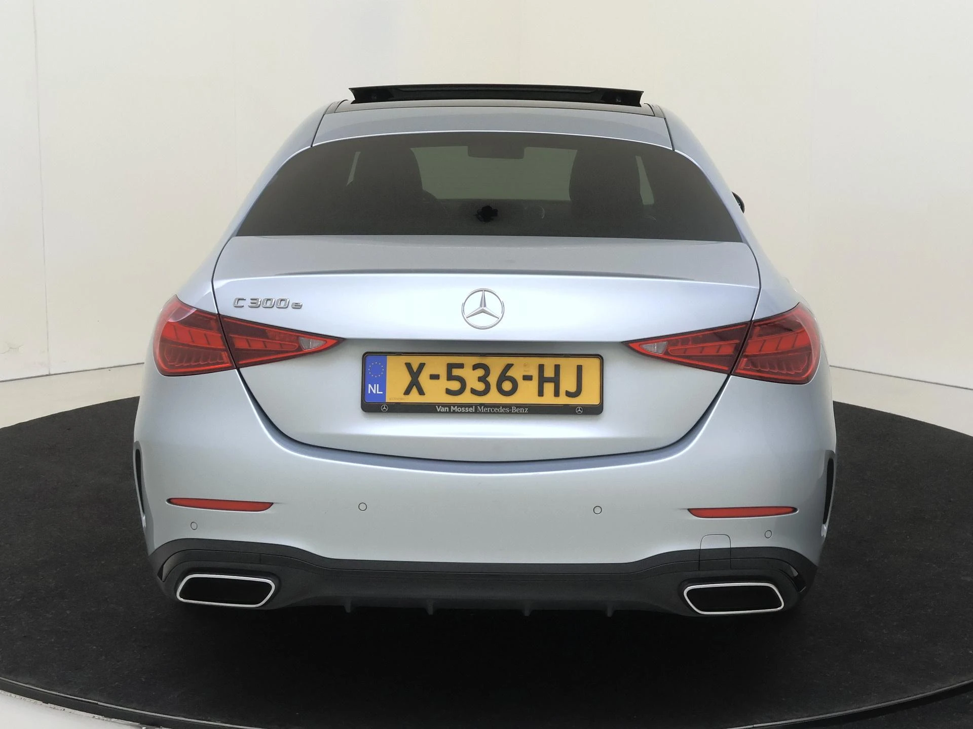 Mercedes-Benz-C-Klasse-image-6
