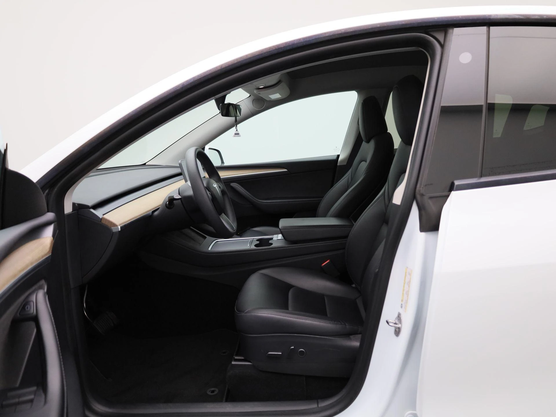 Tesla-Model Y-image-8