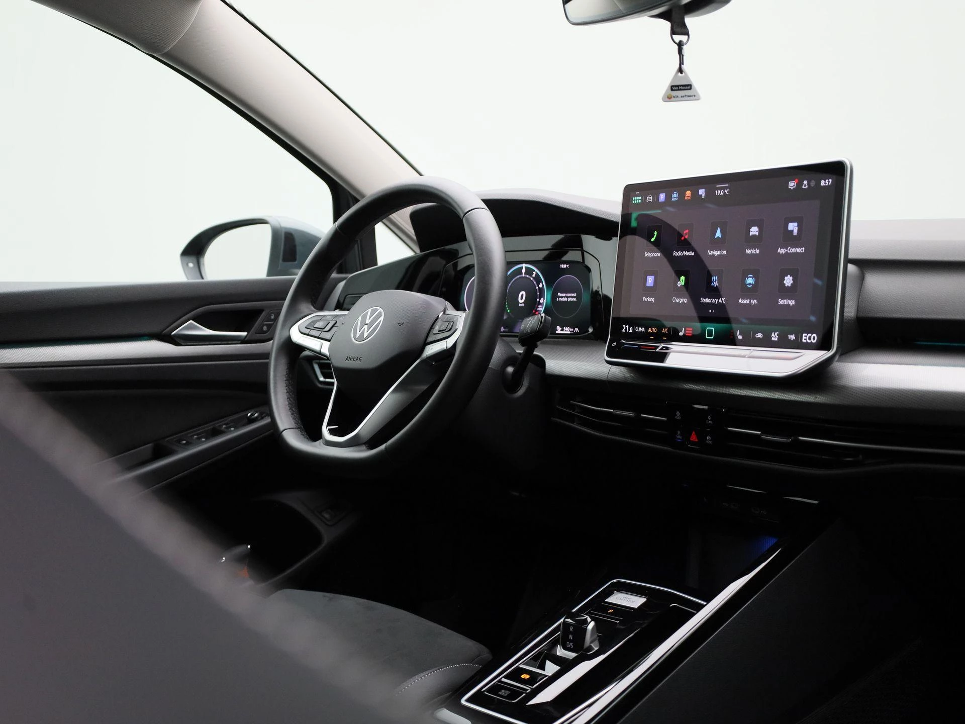 Volkswagen-Golf-image-37
