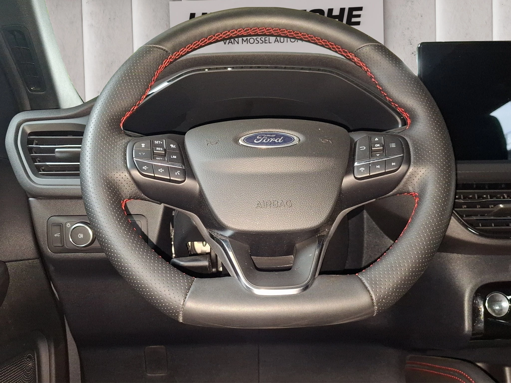 Ford Kuga ST-Line X Aut.*PANO*AHK*360GRAD*LED-MATRIX*NAVI*GRA*WINTER-PKT.