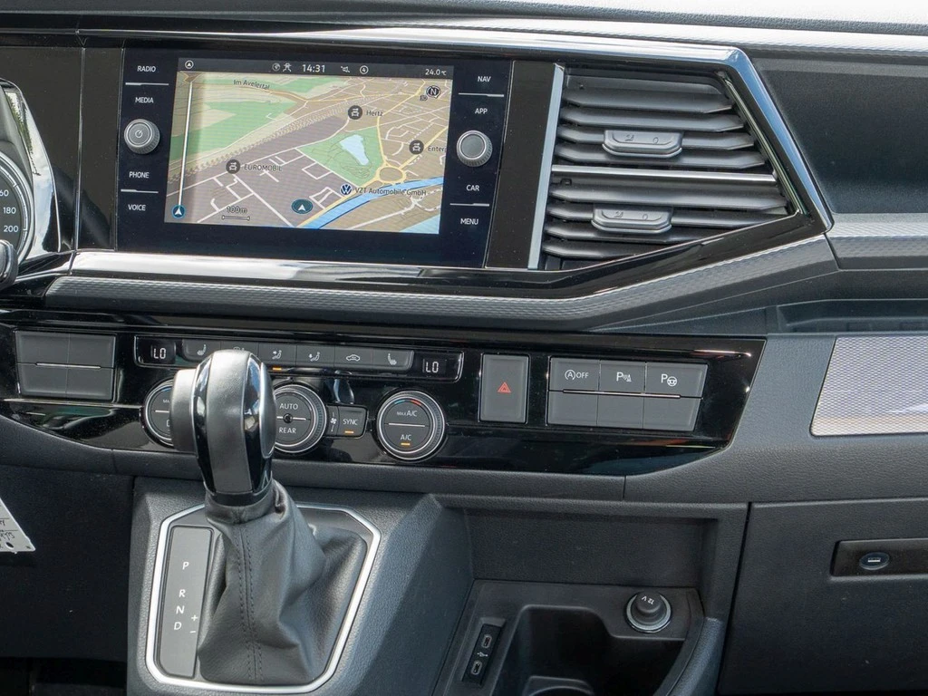 Volkswagen-Multivan-image-11