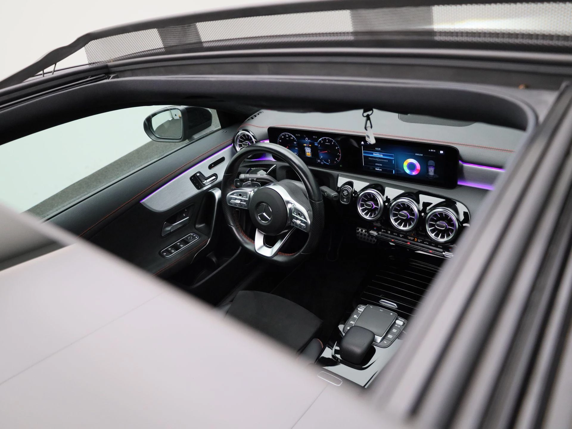 Mercedes-Benz-CLA-image-50