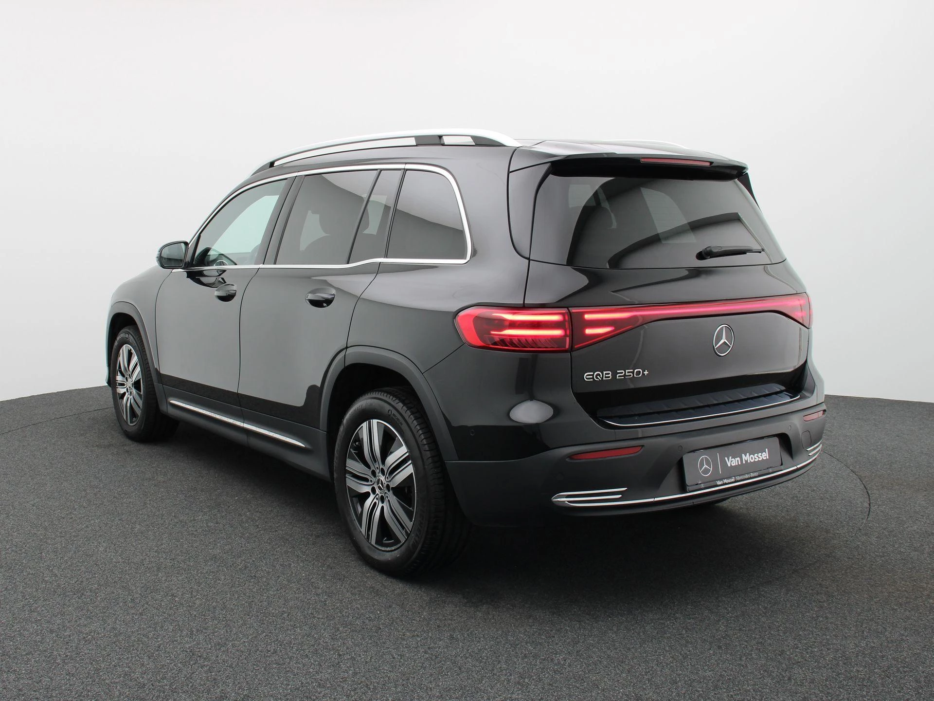 Mercedes-Benz EQB 250+ Luxury Line + 7 ZITPLAATSEN + CARPLAY +