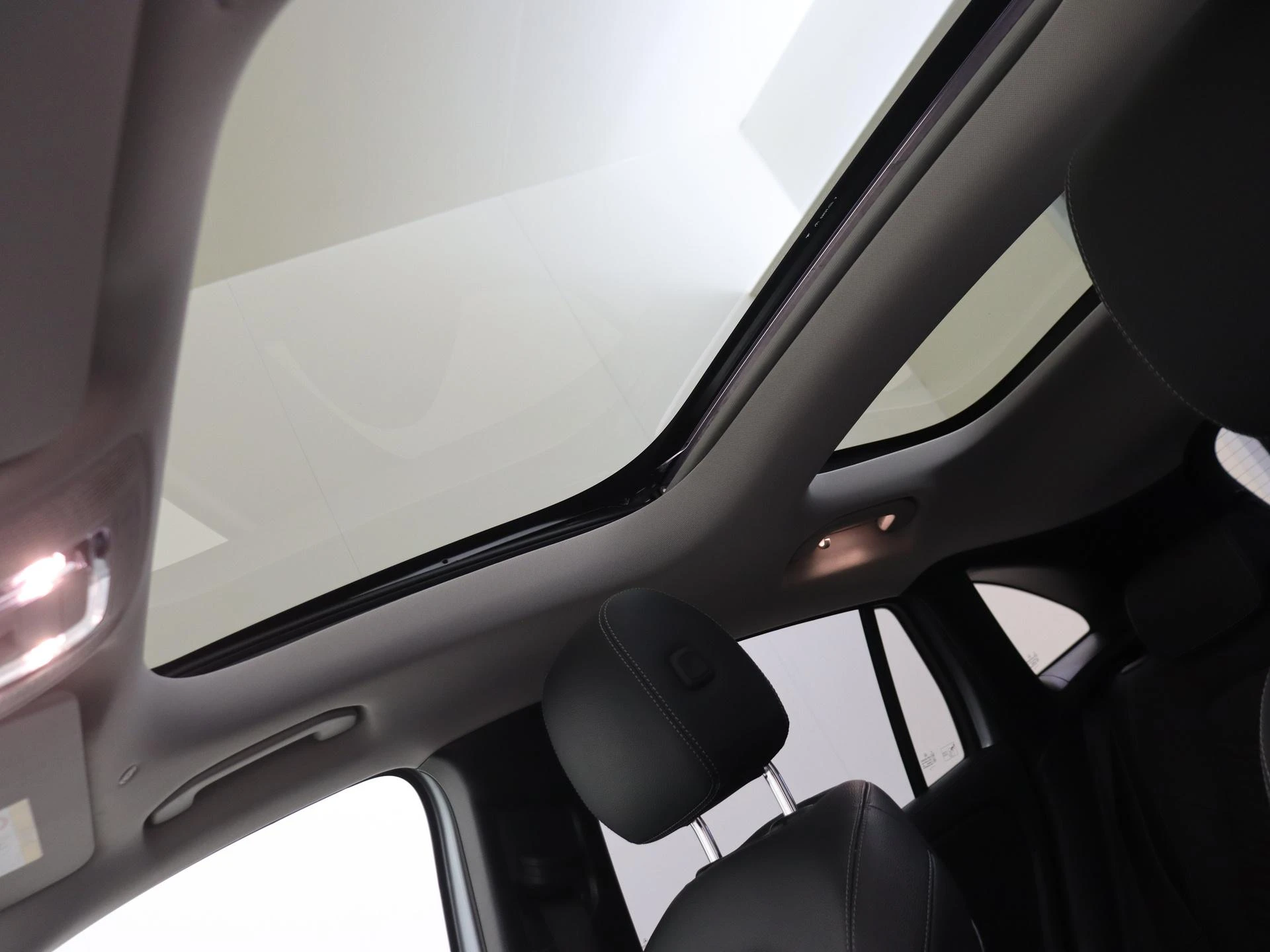 Mercedes-Benz-GLA-image-27