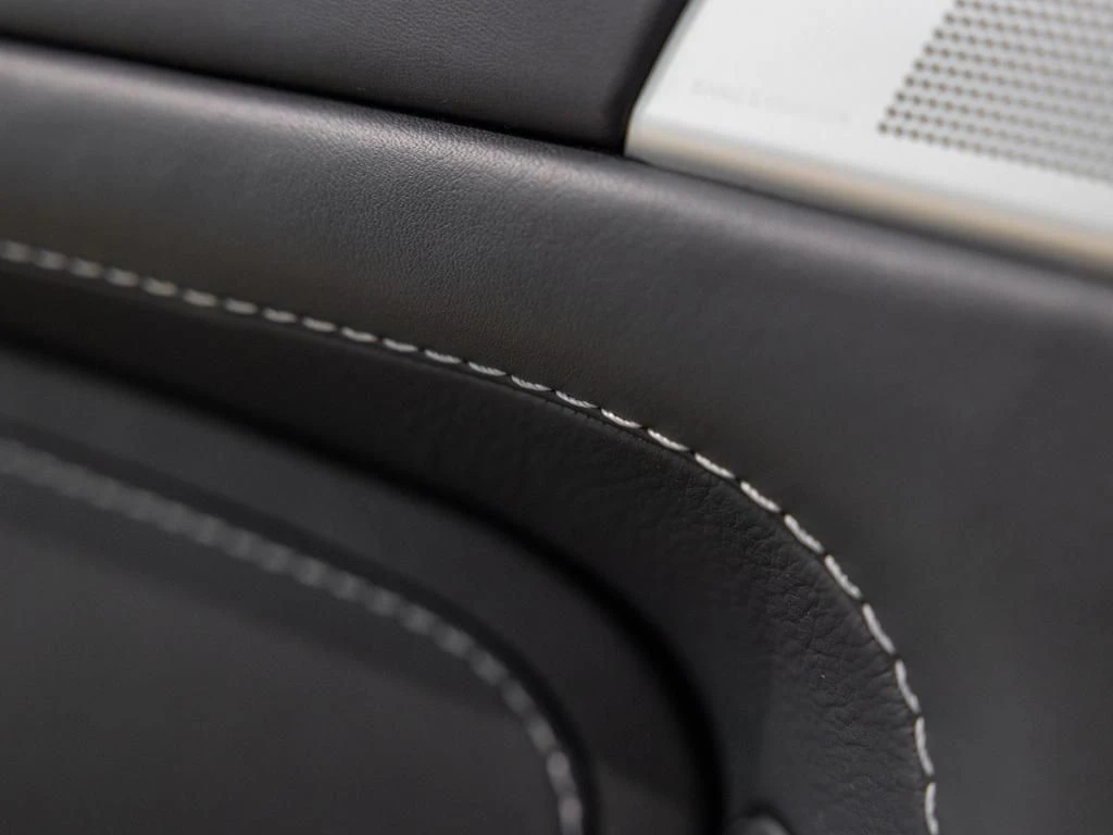 Aston Martin-V8 Vantage-image-26