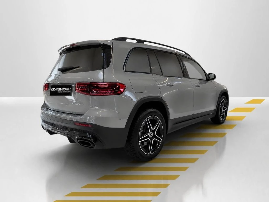 Mercedes-Benz-GLB 200-image-13
