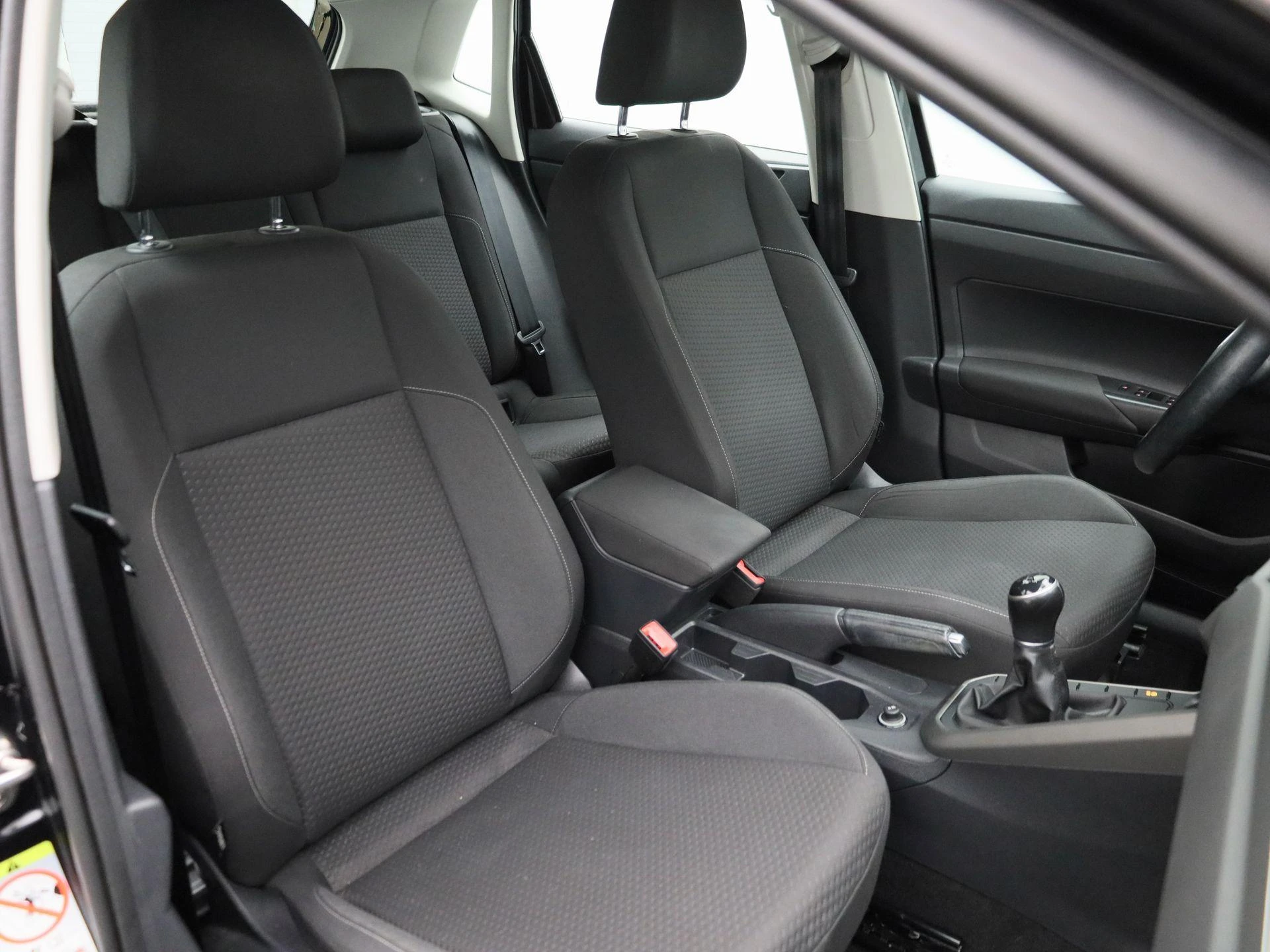 Volkswagen-Polo-image-32