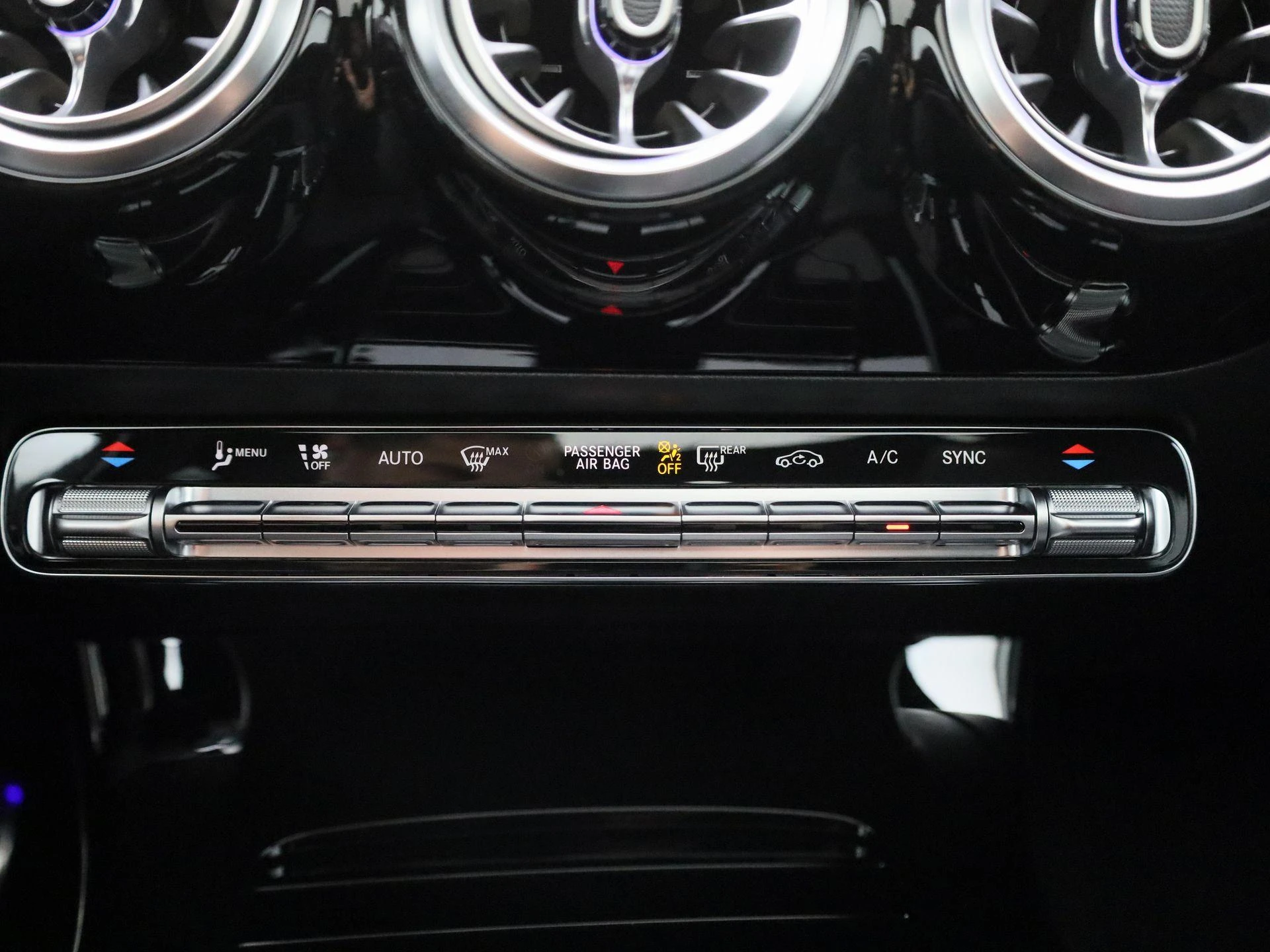 Mercedes-Benz-CLA-image-16
