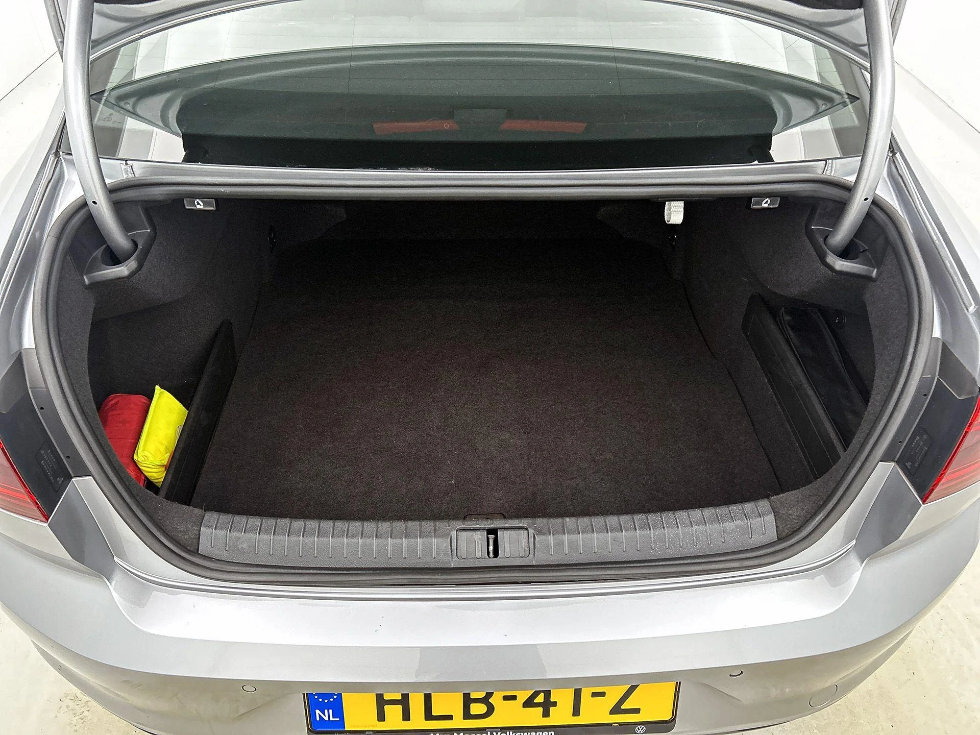 Volkswagen-Passat-image-21