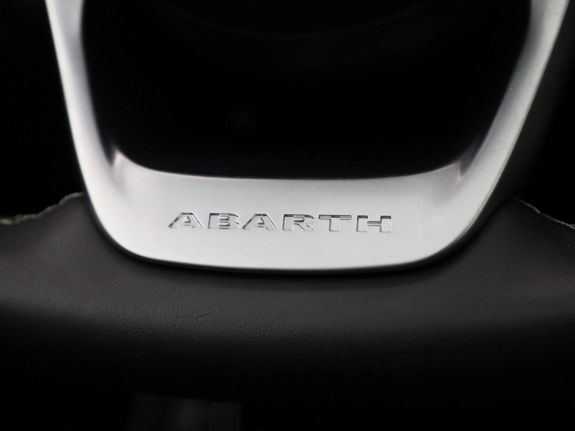 Abarth-500C-image-25