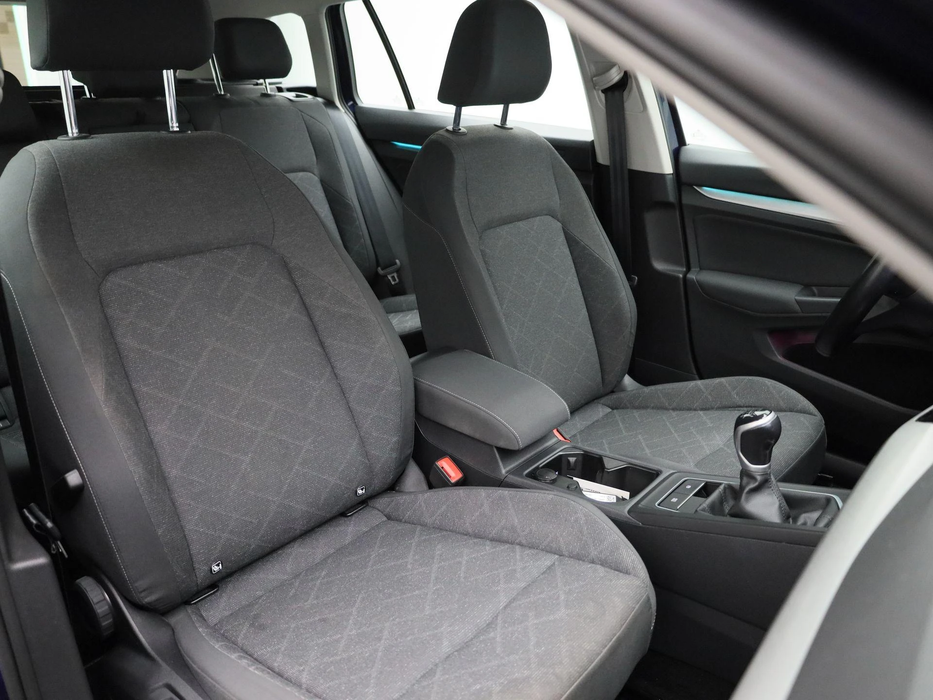 Volkswagen-Golf-image-39