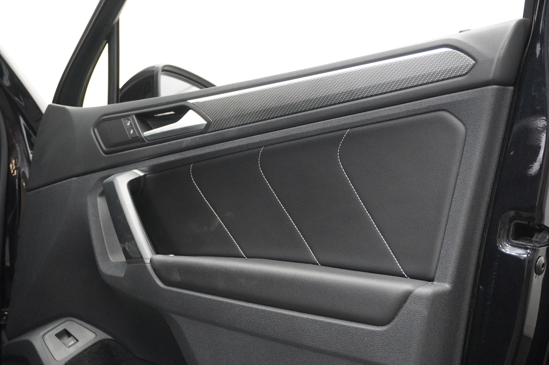 Volkswagen-Tiguan-image-32