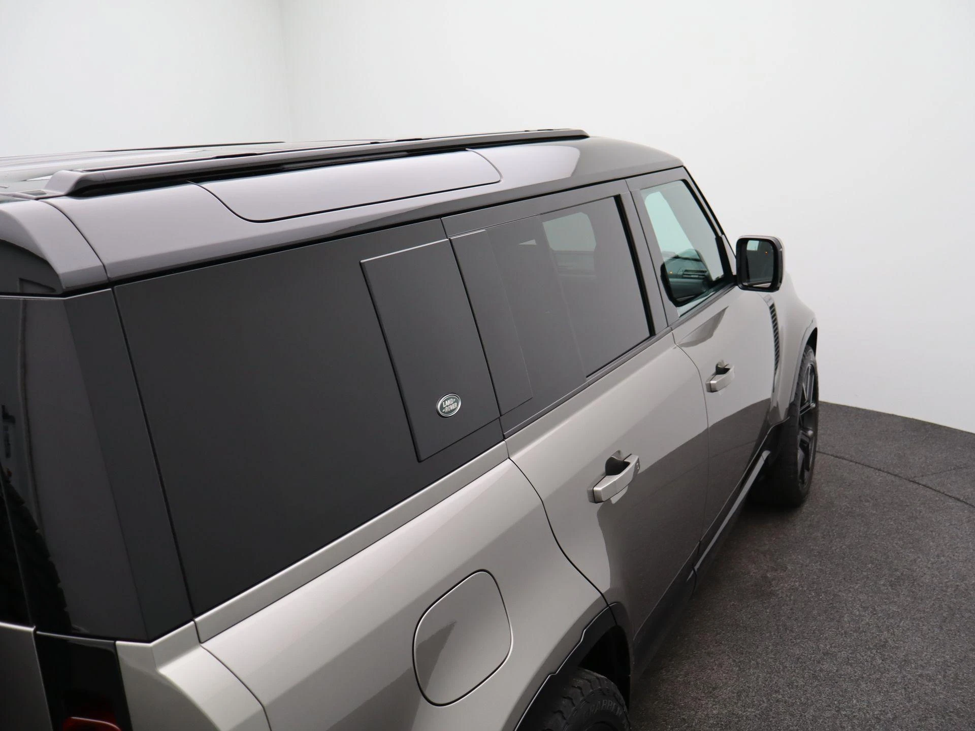 Land Rover-Defender-image-40