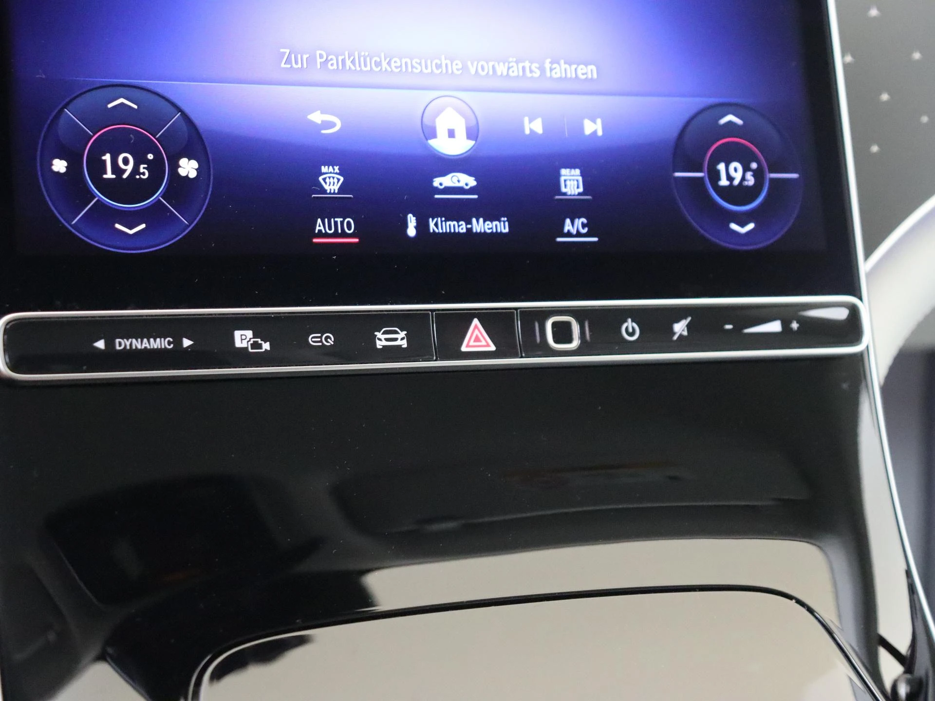 Mercedes-Benz-EQE-image-19