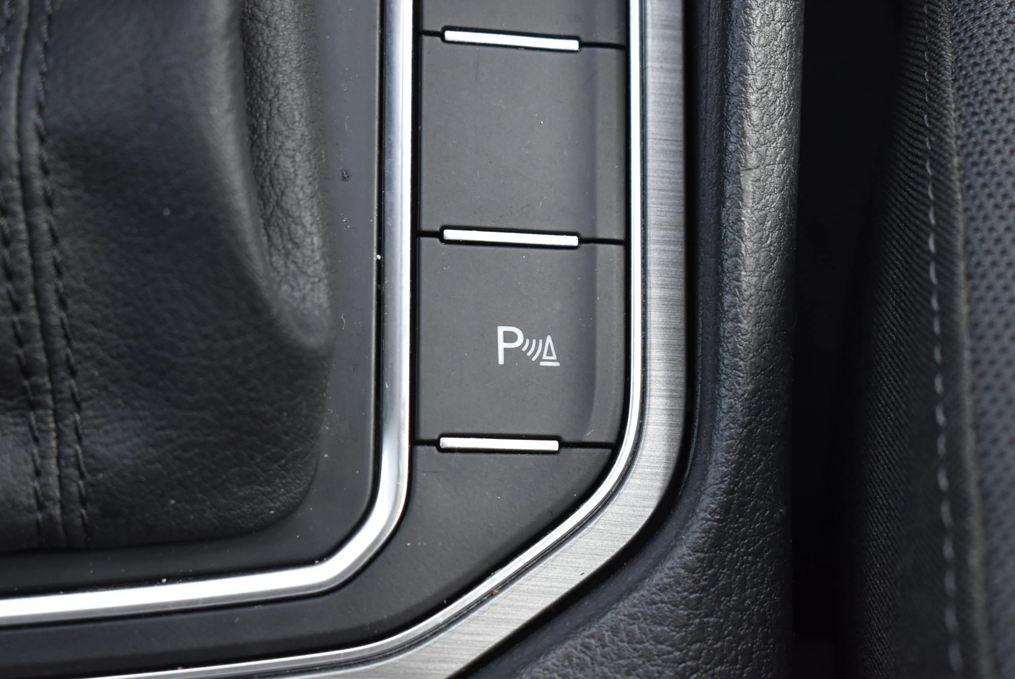 Volkswagen-Golf Sportsvan-image-37