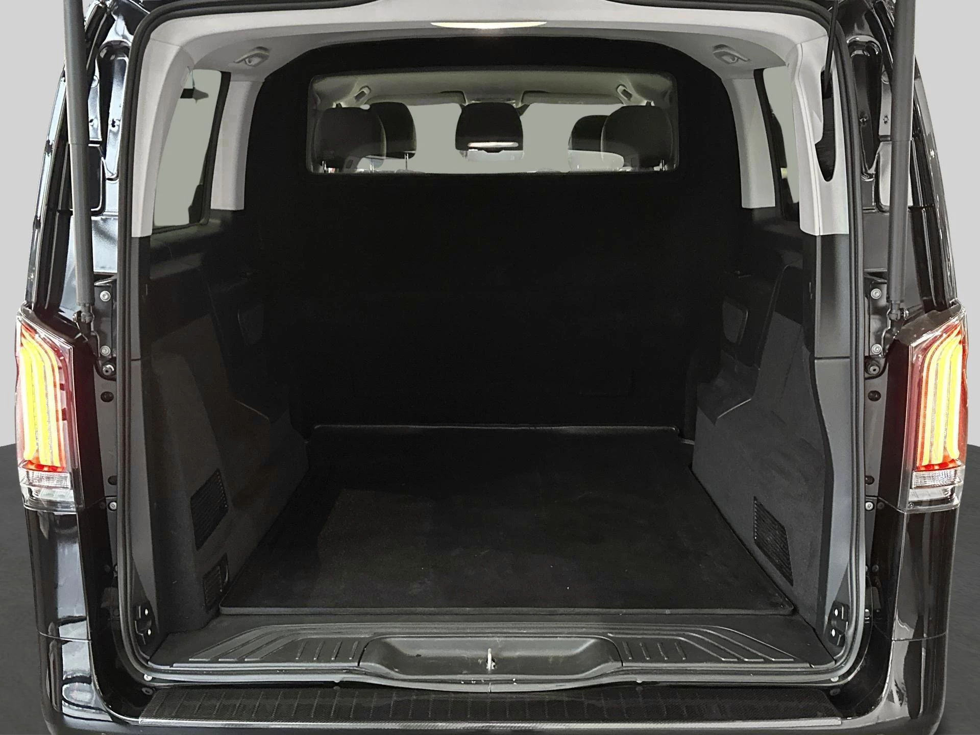 Mercedes-Benz-Vito-image-5