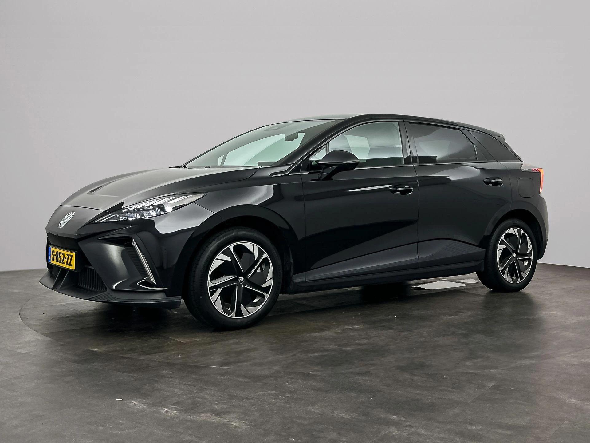 MG-MG4 EV-image-2