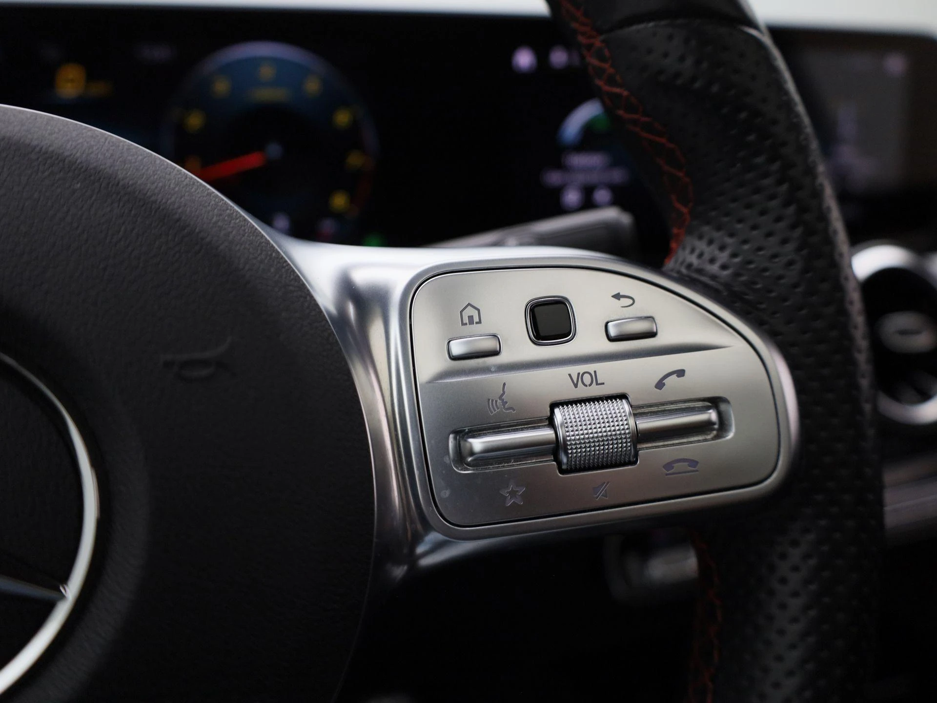 Mercedes-Benz-B-Klasse-image-18