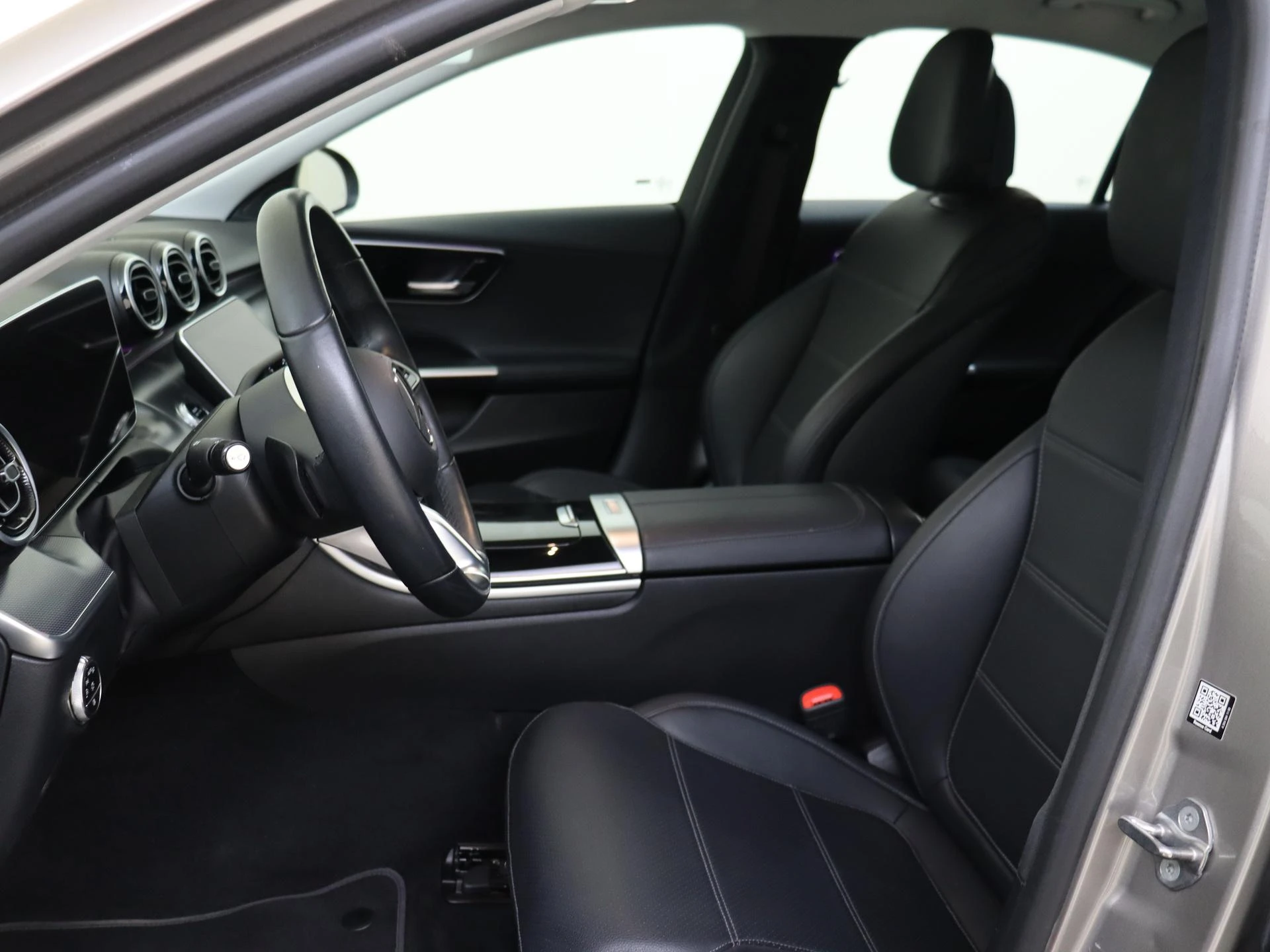 Mercedes-Benz-C-Klasse-image-14