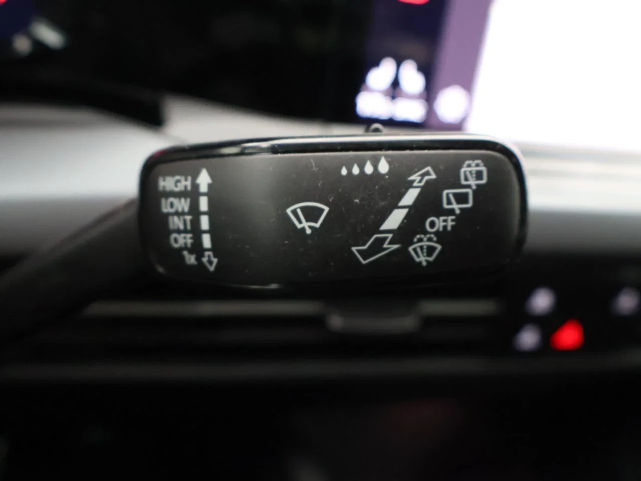 Volkswagen-Golf-image-19
