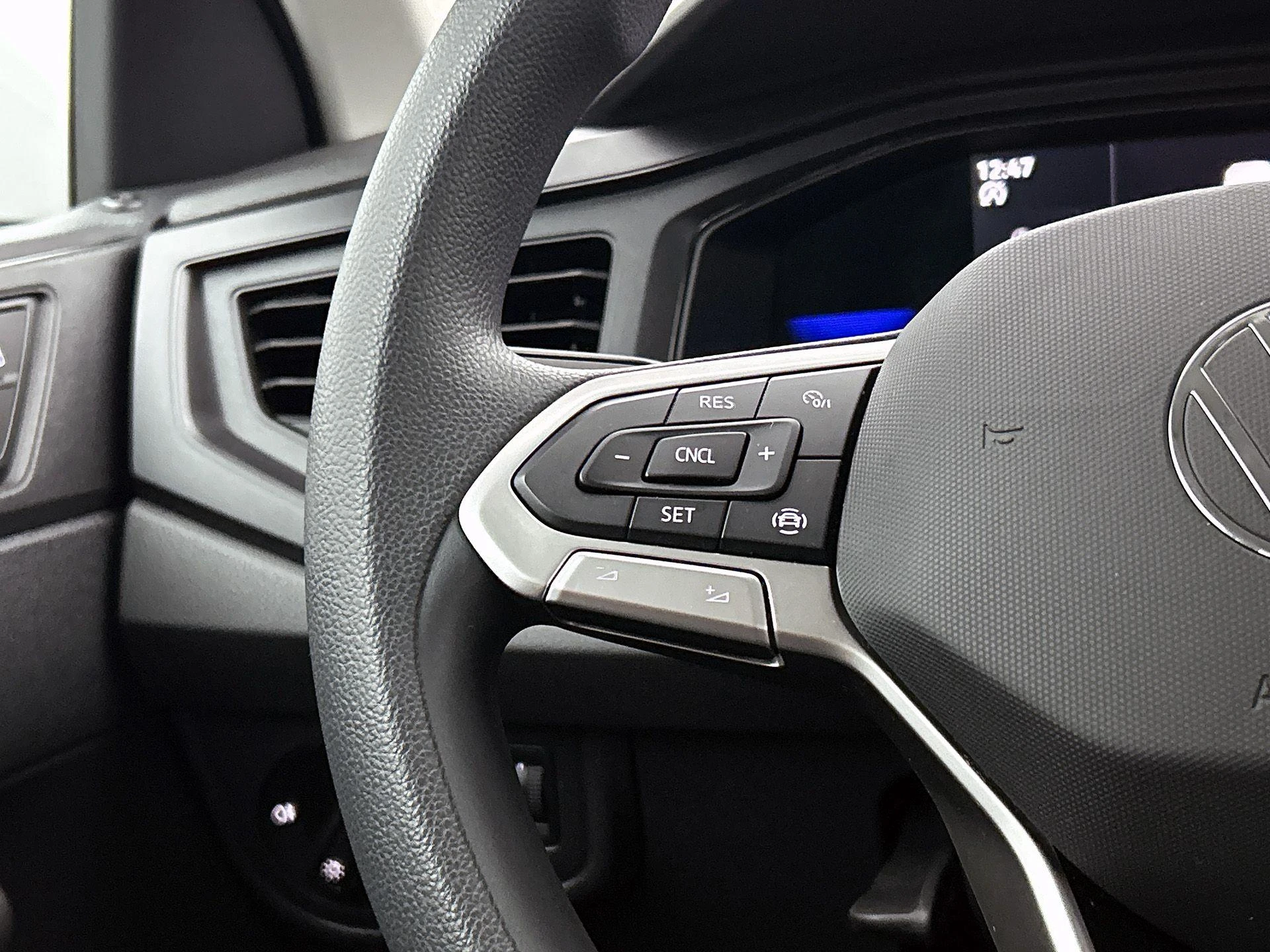 Volkswagen-Polo-image-5
