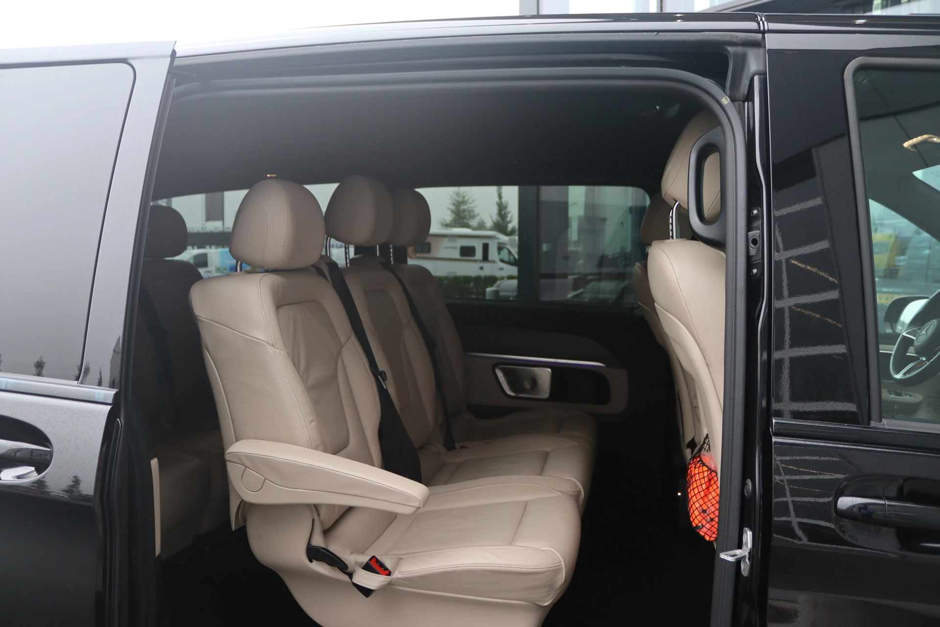Mercedes-Benz-V-Klasse-image-6
