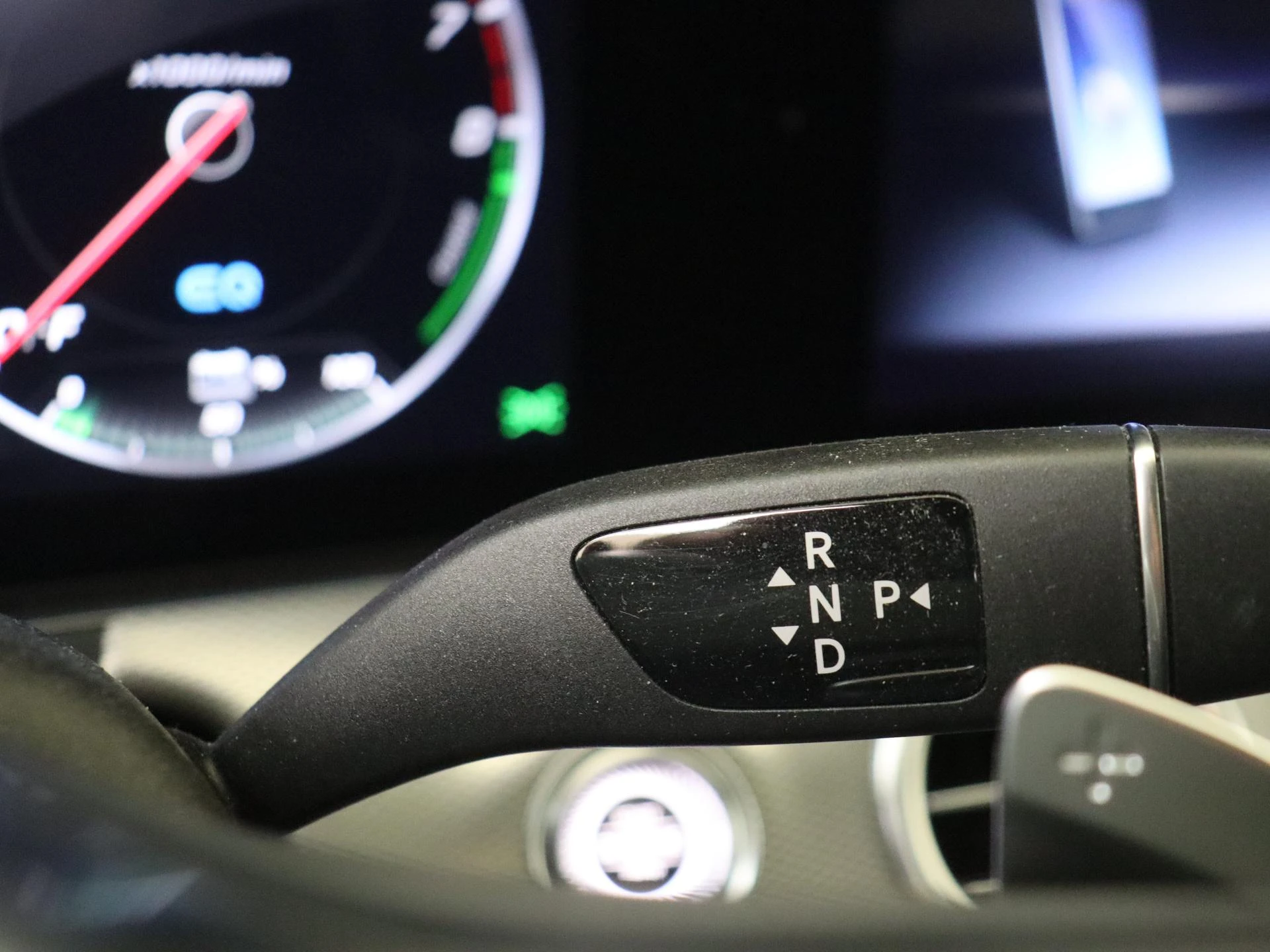 Mercedes-Benz-E-Klasse-image-13