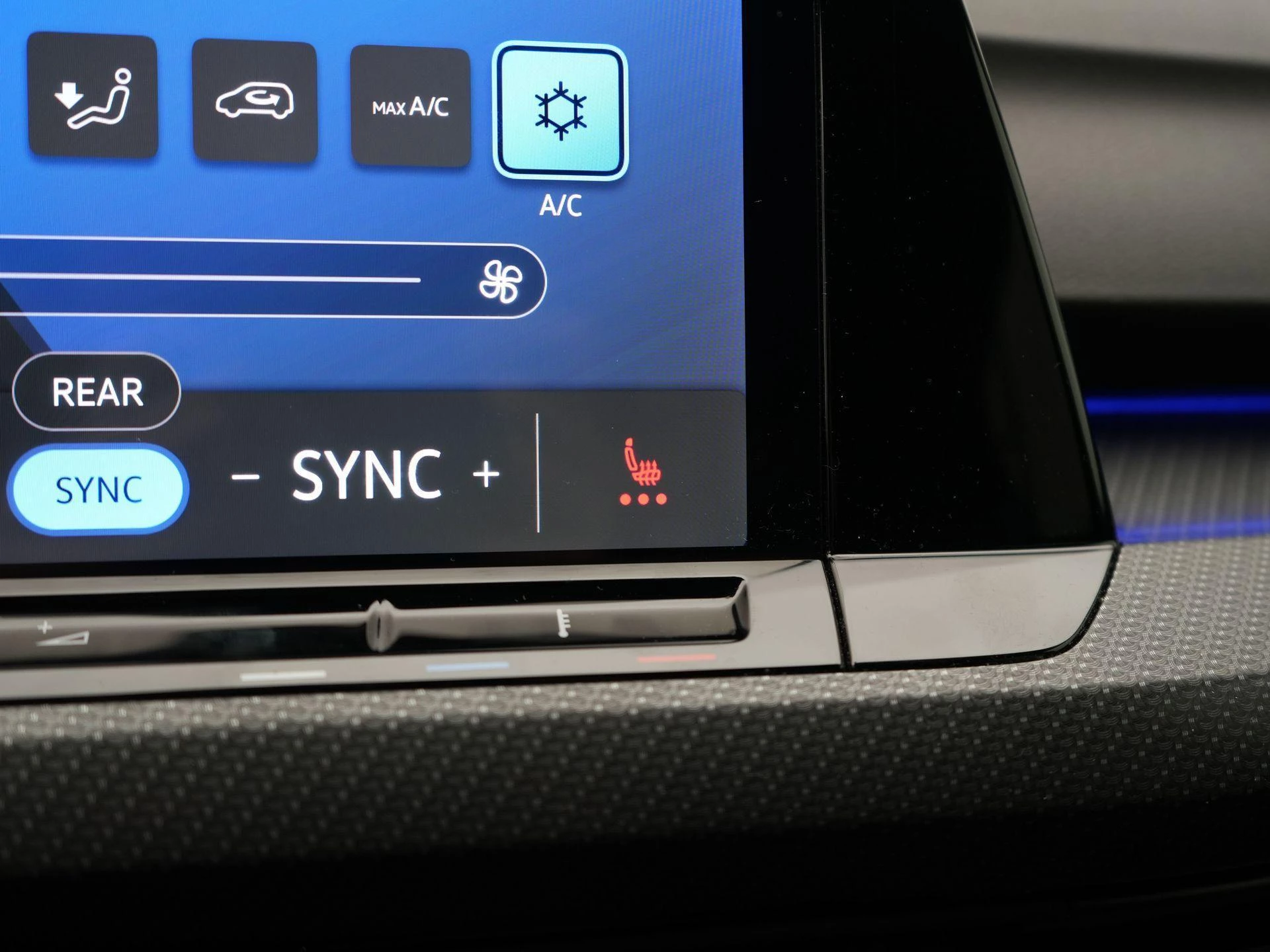 Volkswagen-Golf-image-21