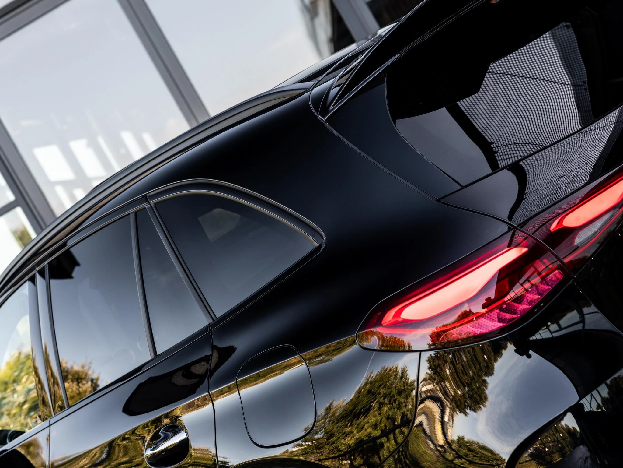 Mercedes-Benz-GLC-image-43
