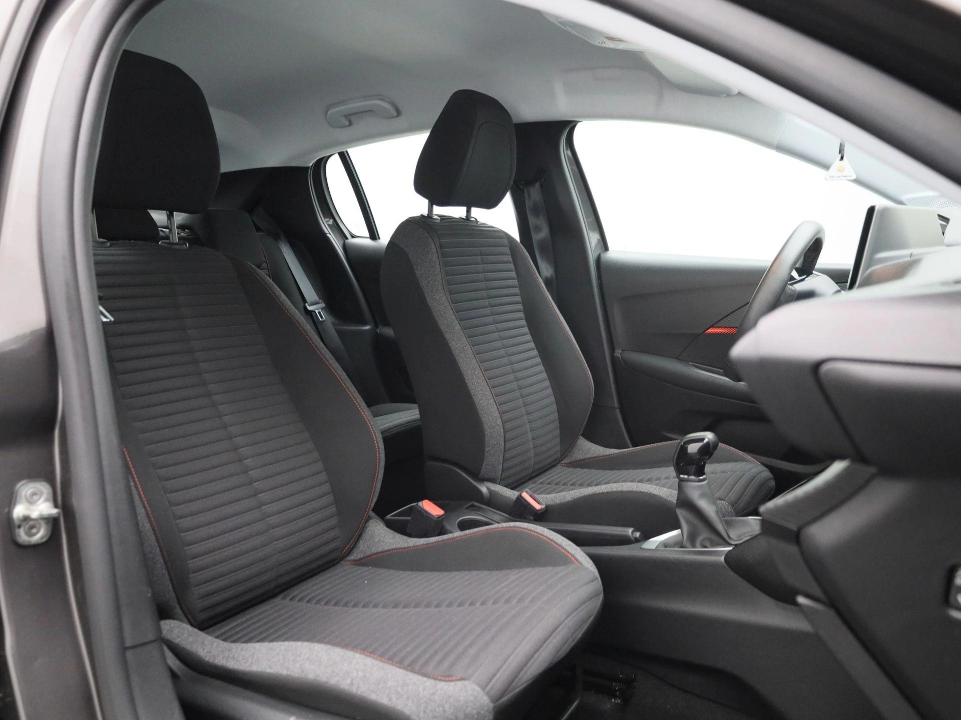 Peugeot-208-image-29