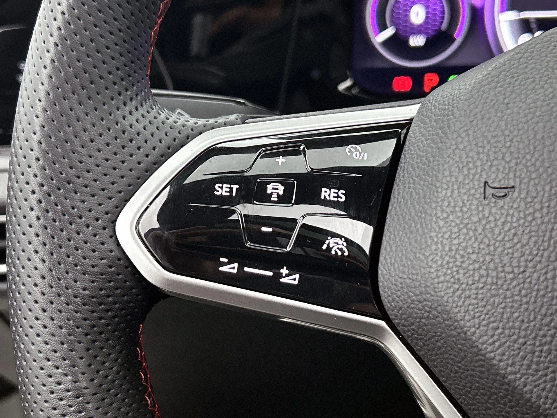 Volkswagen-Golf-image-5