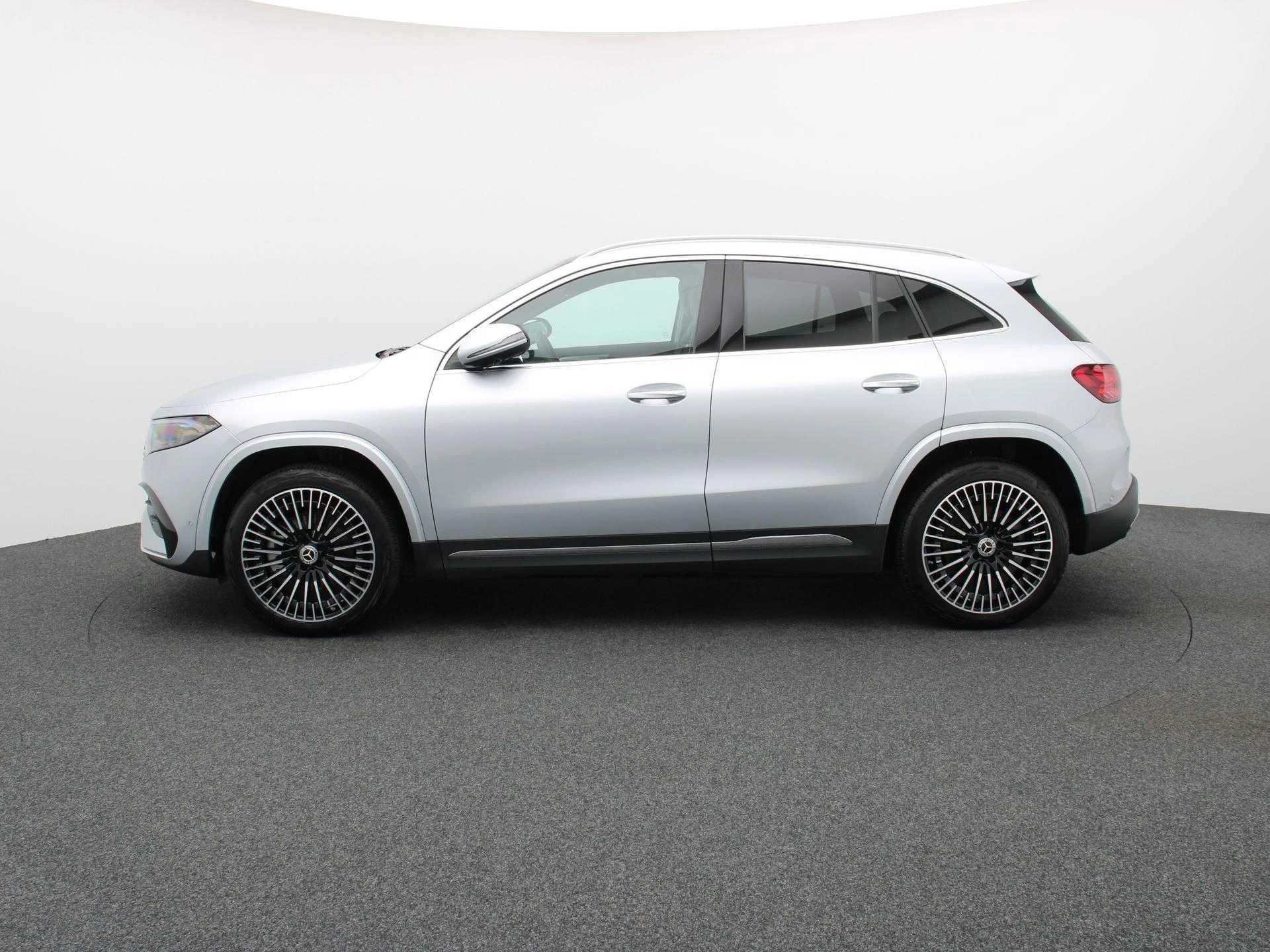 Mercedes-Benz EQA 250+ STAR EDITION + AMG + PANO DAK + BURMESTER + TREKHAAK + HEAD UP