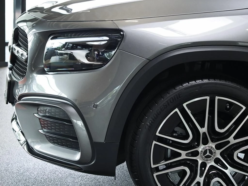 Mercedes-Benz-GLB 200-image-3