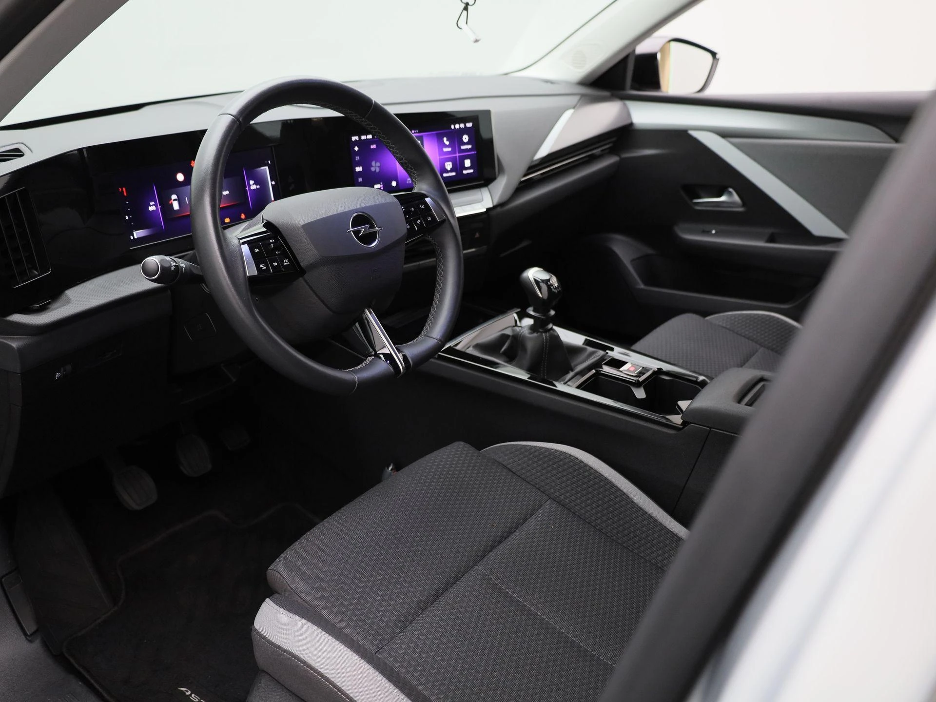 Opel-Astra-image-14