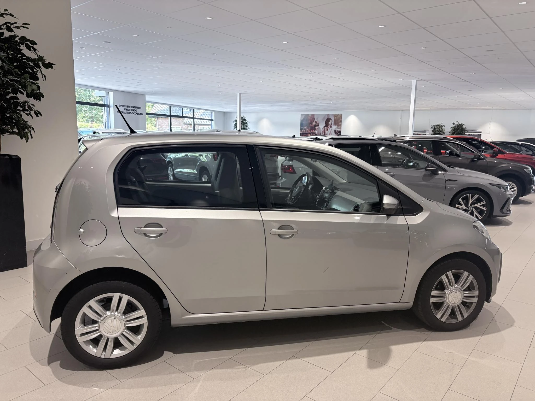 Volkswagen-up!-image-4