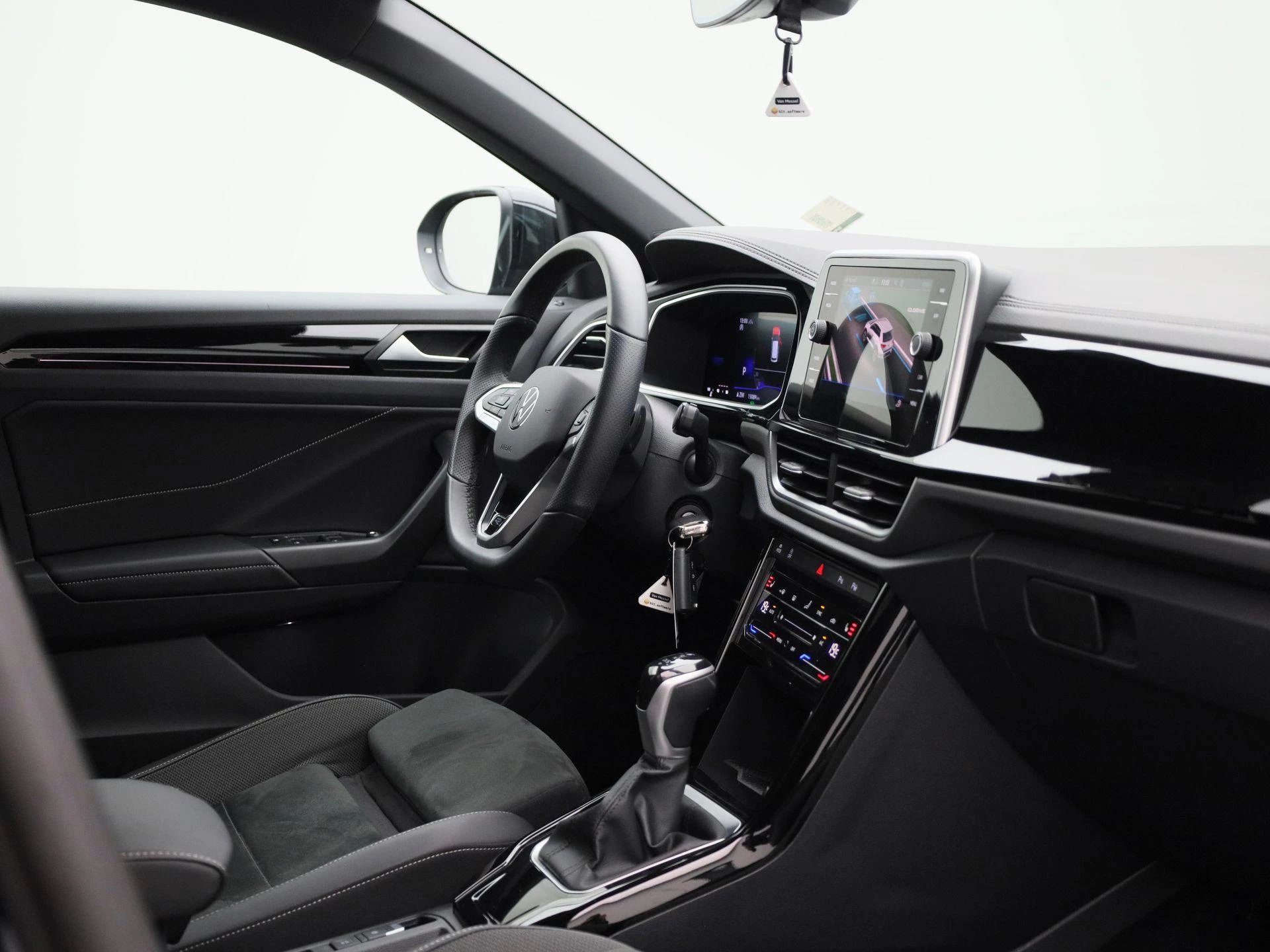 Volkswagen-T-Roc-image-31