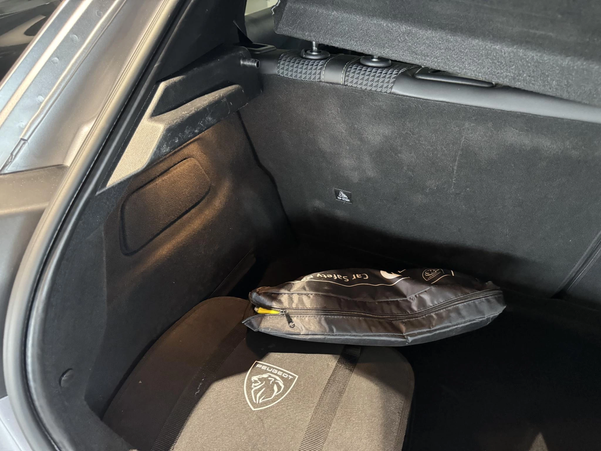 Peugeot-e-208-image-32