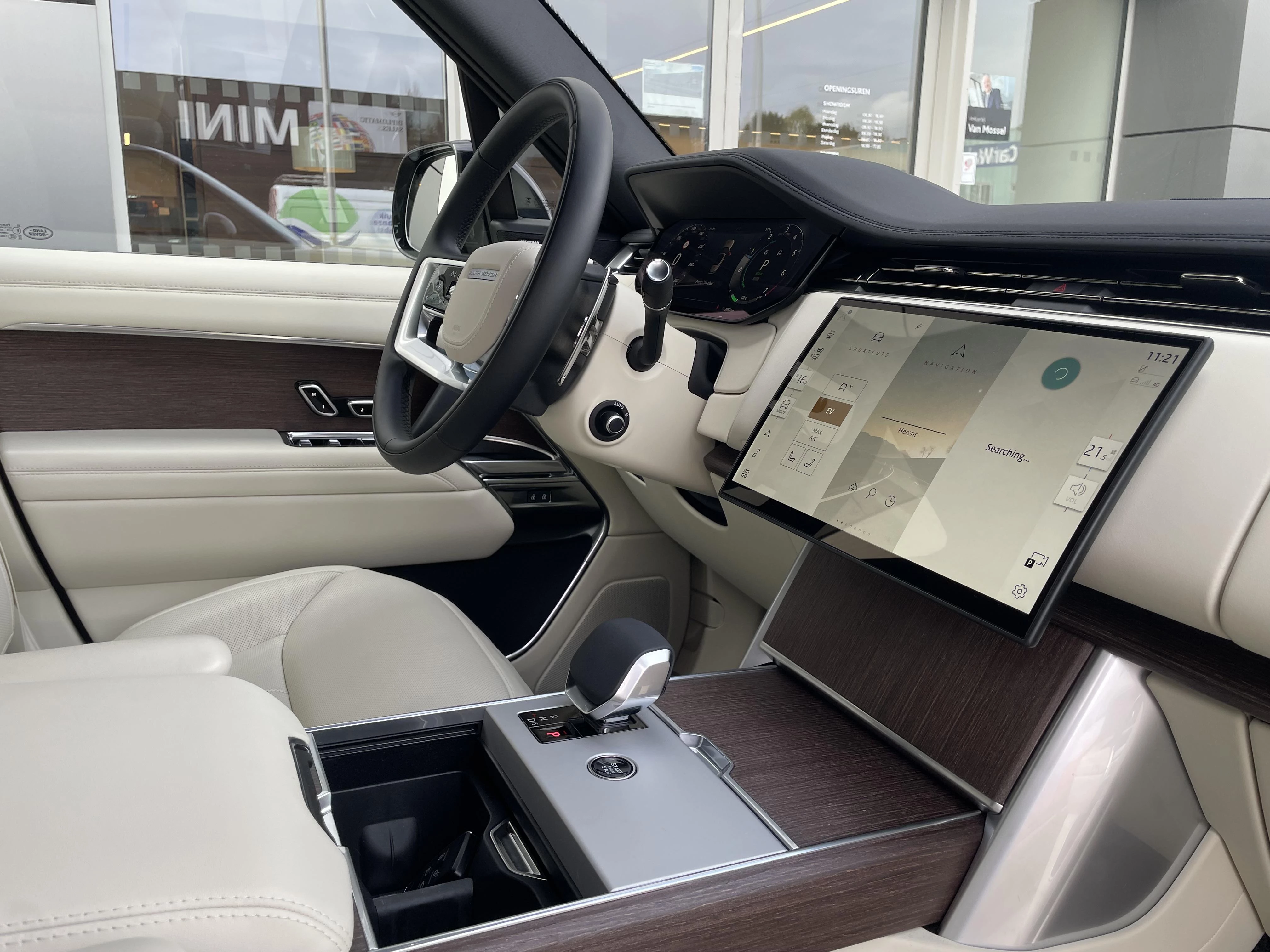 Land Rover Range Rover SWB P460e SE