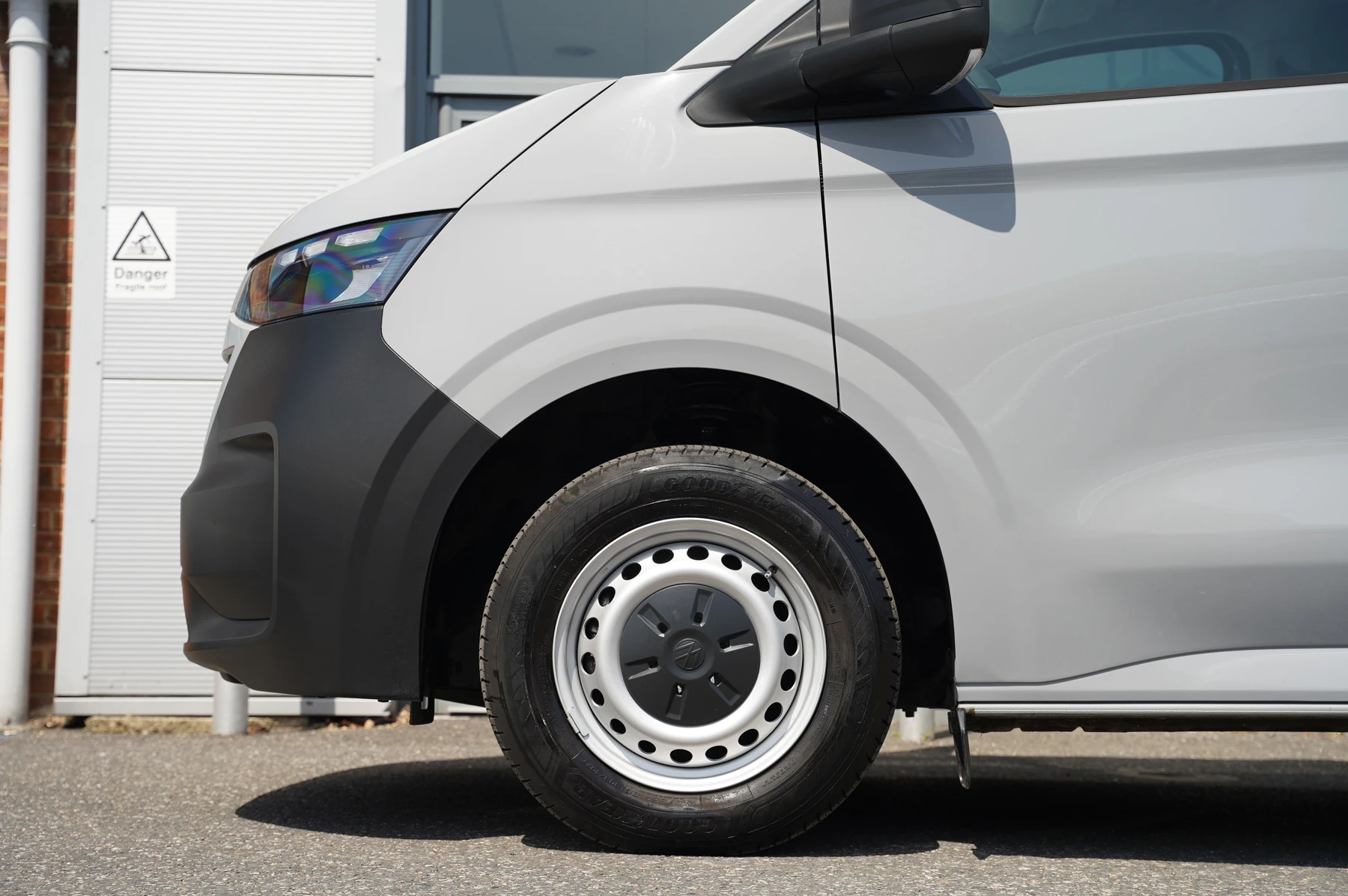Volkswagen-Transporter-image-4