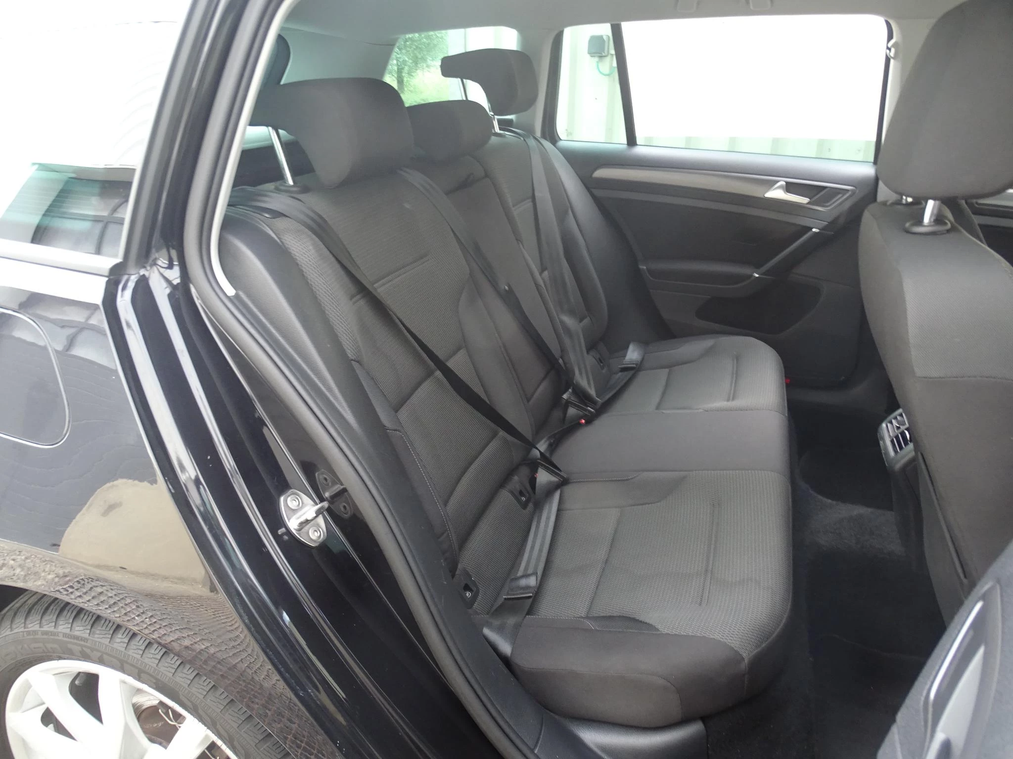 Volkswagen-Golf-image-15