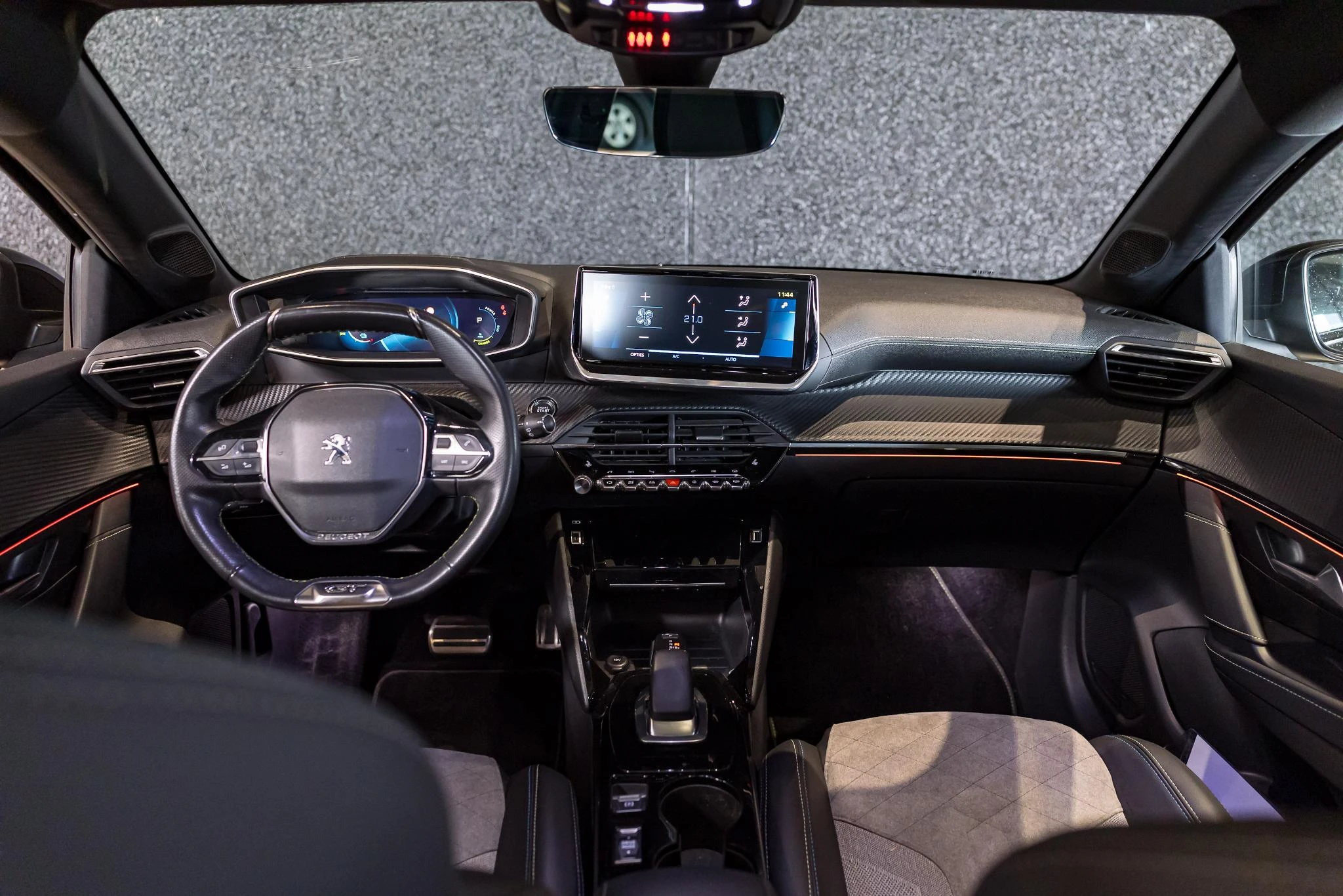 Peugeot-e-208-image-10