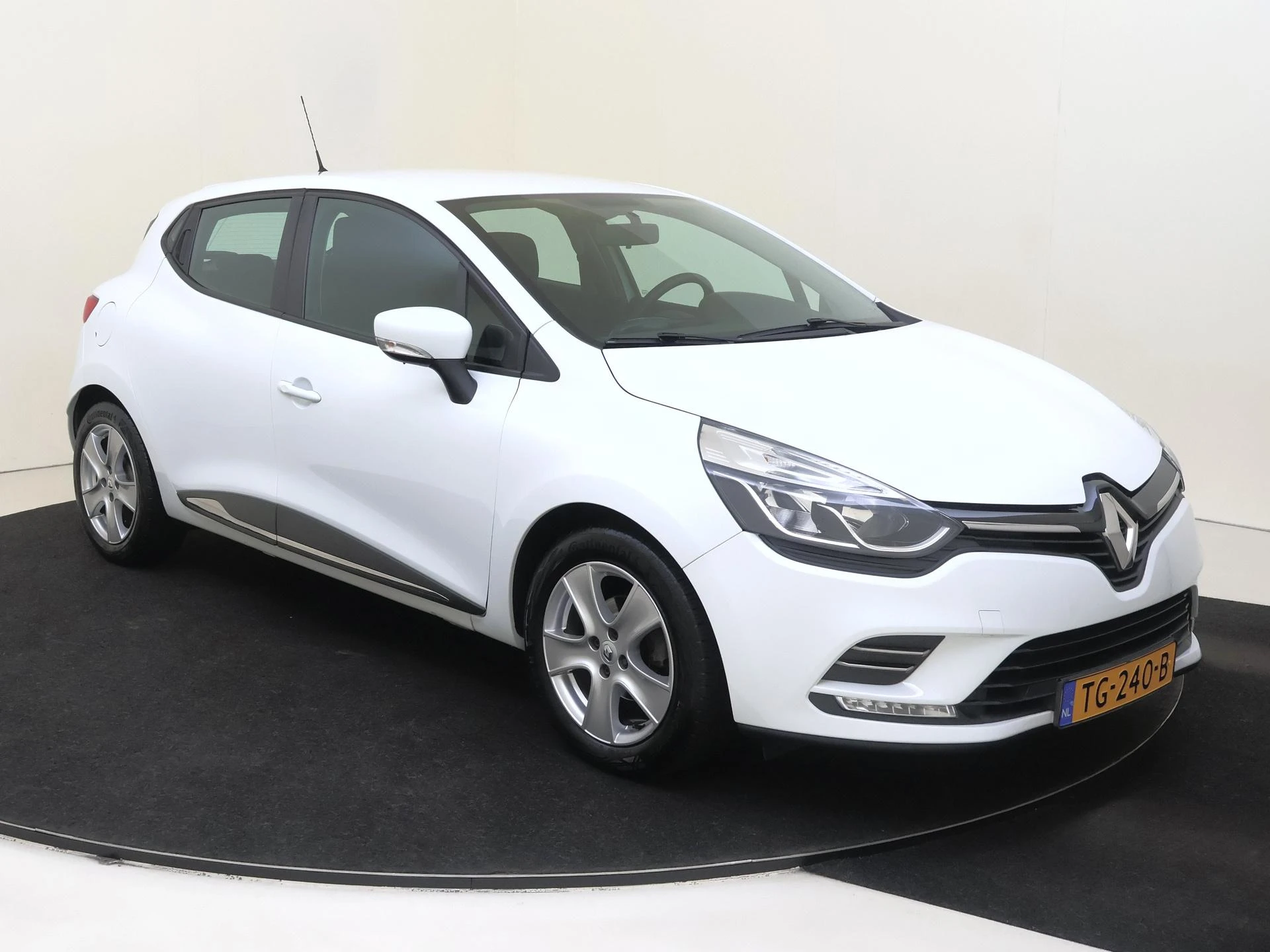 Renault-Clio-image-1